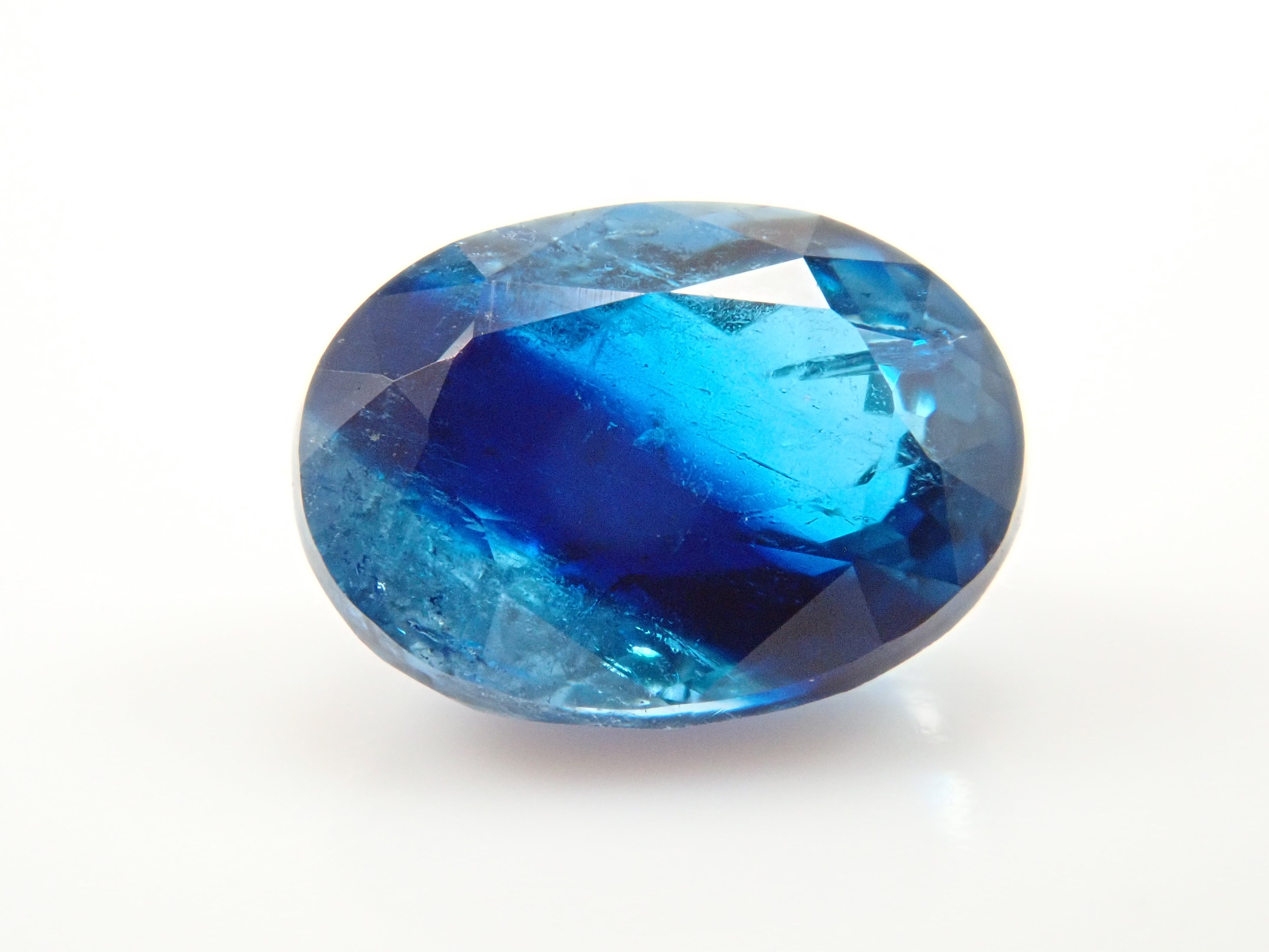 【12560359掲載】ジンバブエ産バイカラーユークレース 0.654ctルース