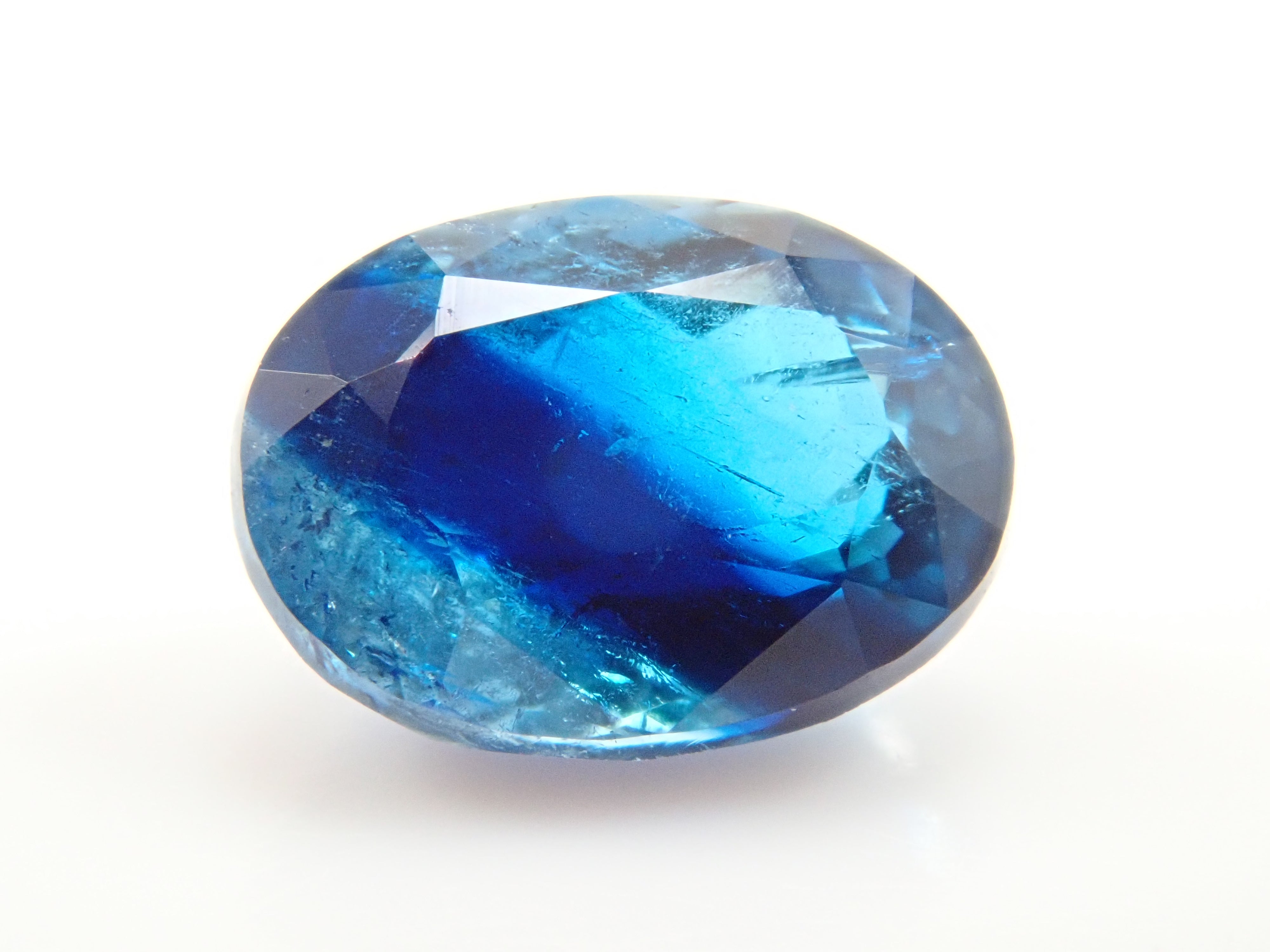 【12560359掲載】ジンバブエ産バイカラーユークレース 0.654ctルース