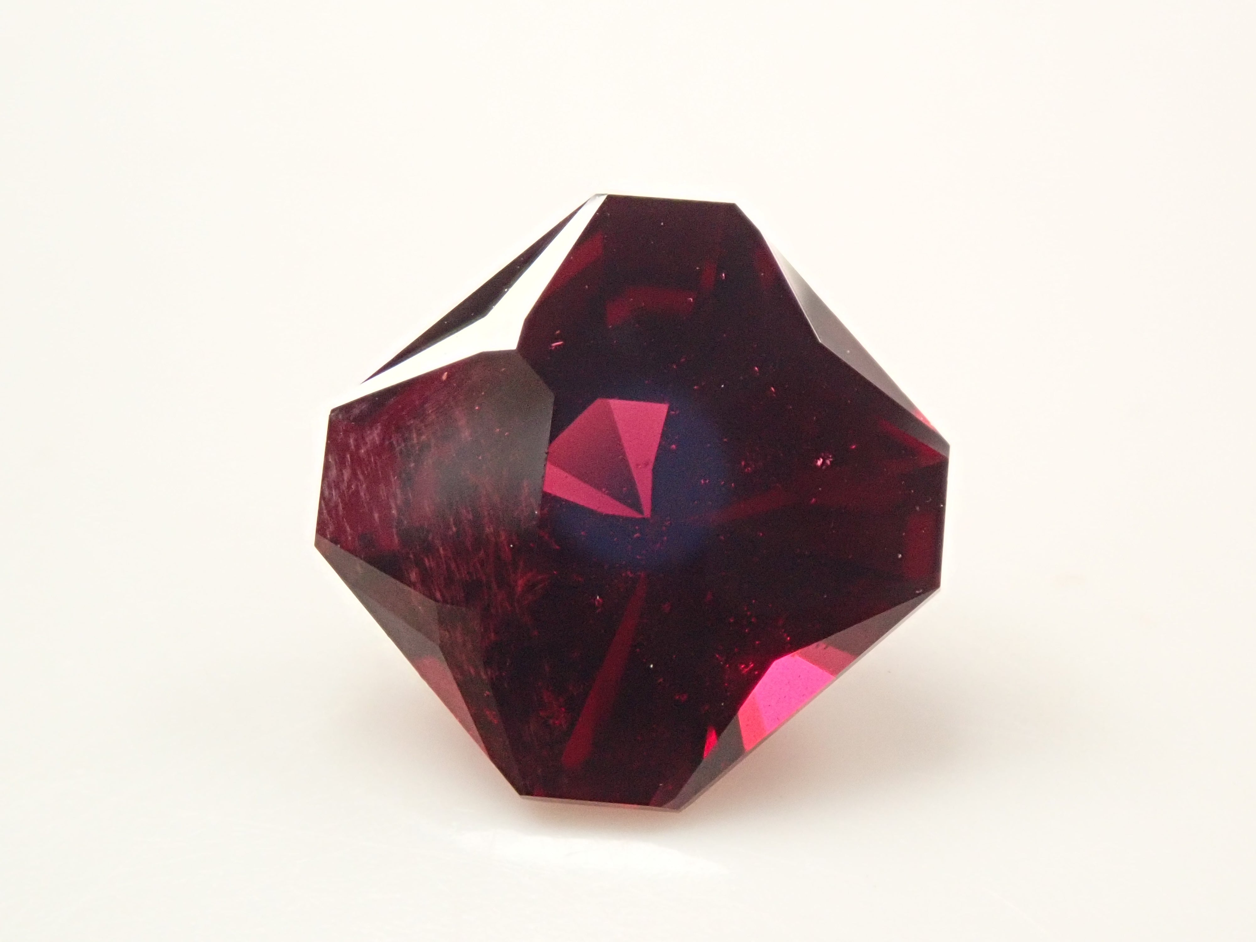 【12560306掲載】タンザニア産アルマンディンガーネット 3.227ctルース