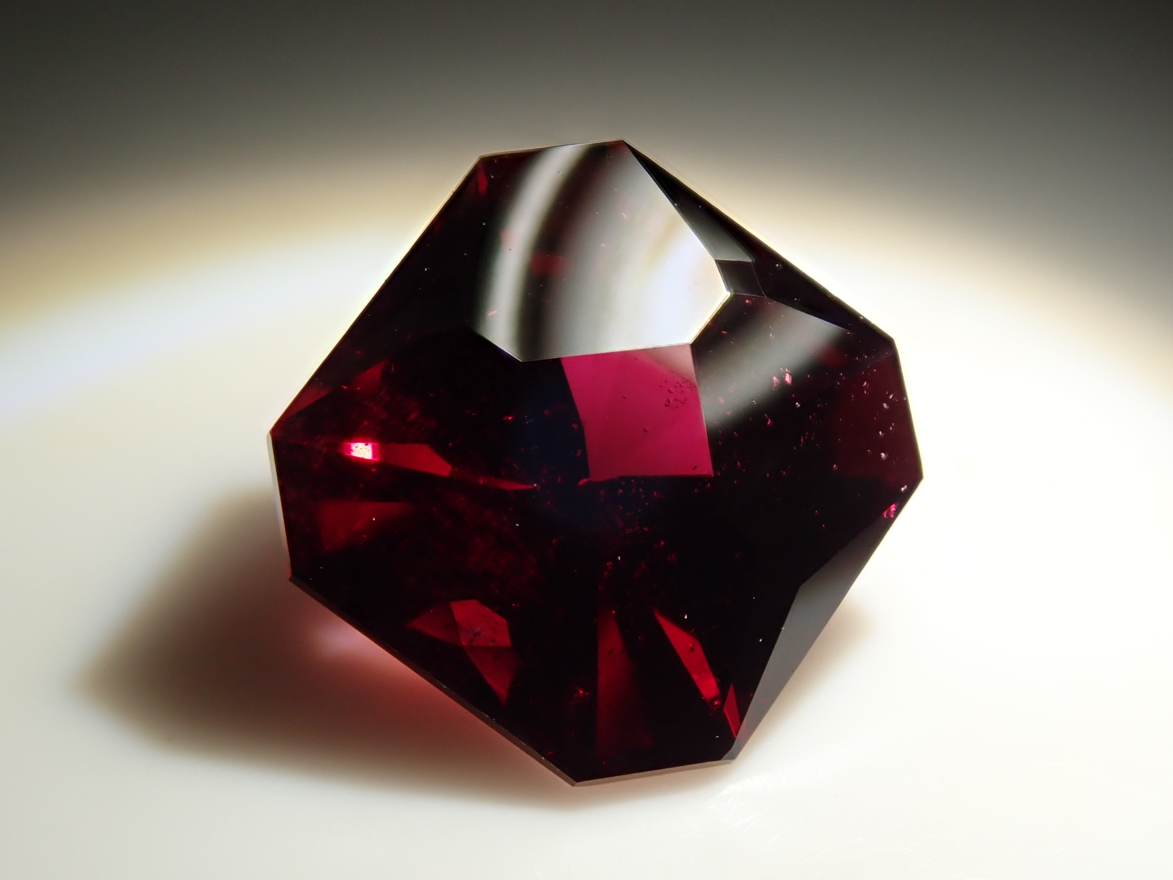 【12560306掲載】タンザニア産アルマンディンガーネット 3.227ctルース