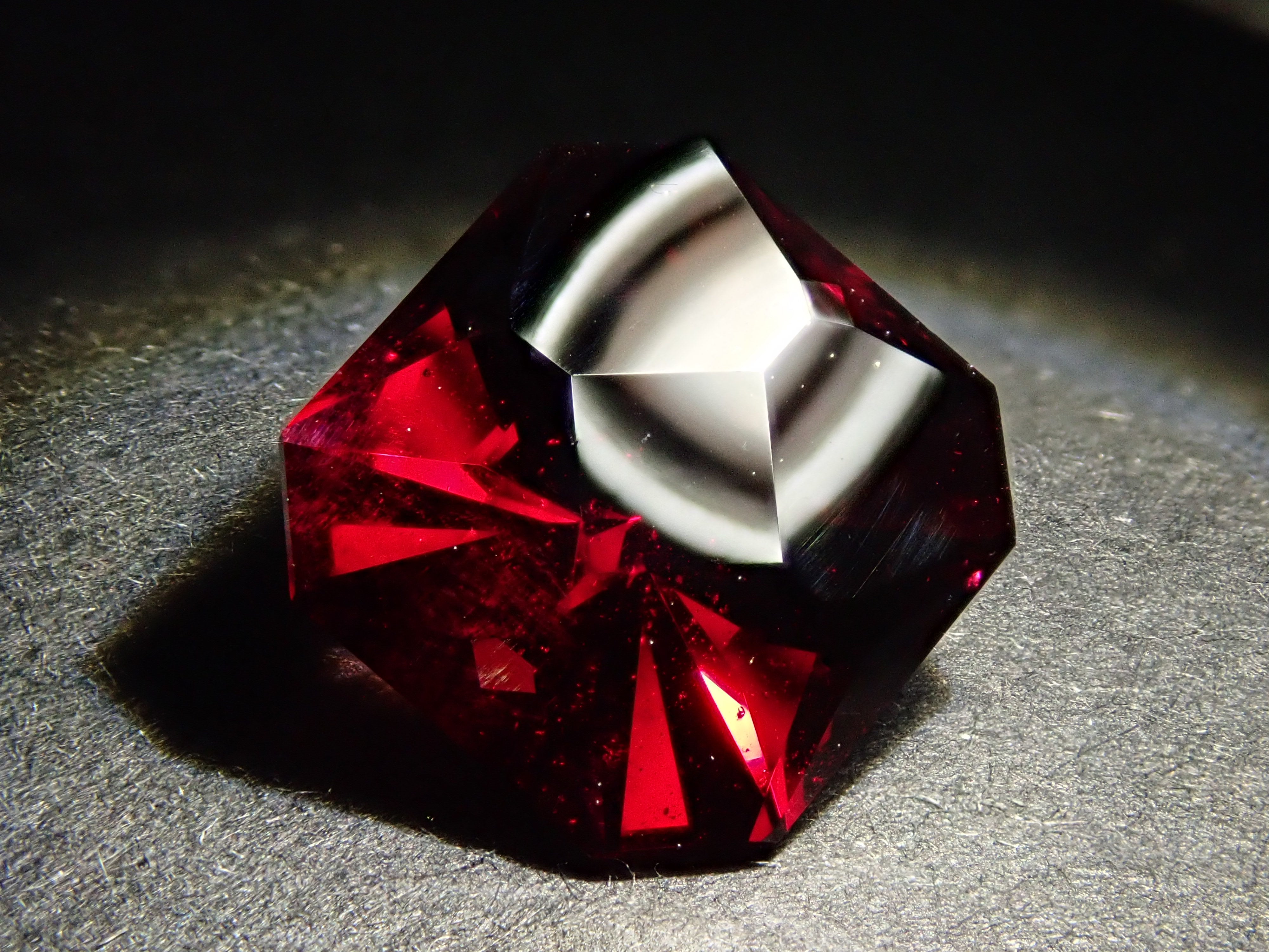 【12560306掲載】タンザニア産アルマンディンガーネット 3.227ctルース