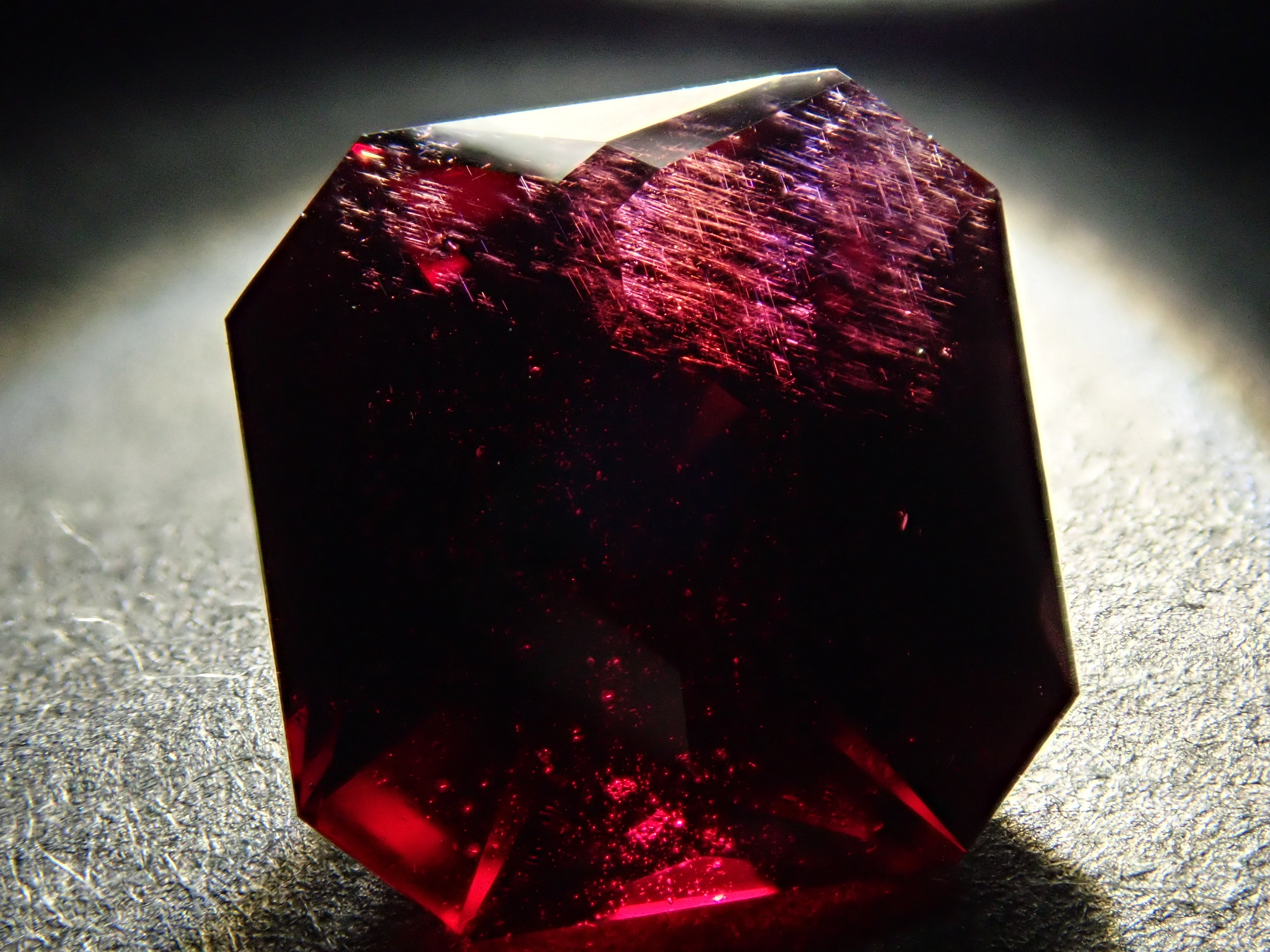 【12560306掲載】タンザニア産アルマンディンガーネット 3.227ctルース