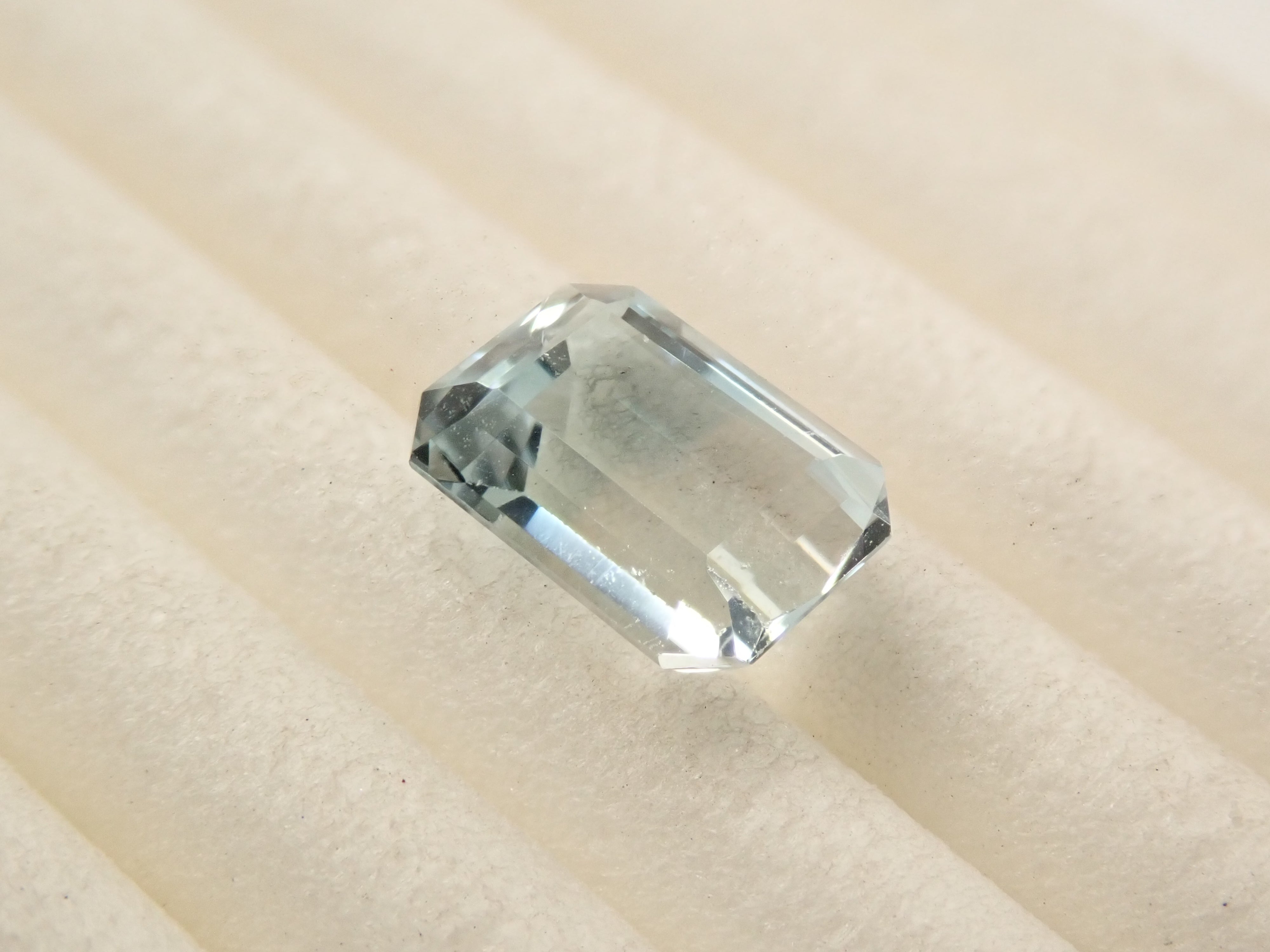 ブラジル産バイカラートパーズ 1.317ctルース