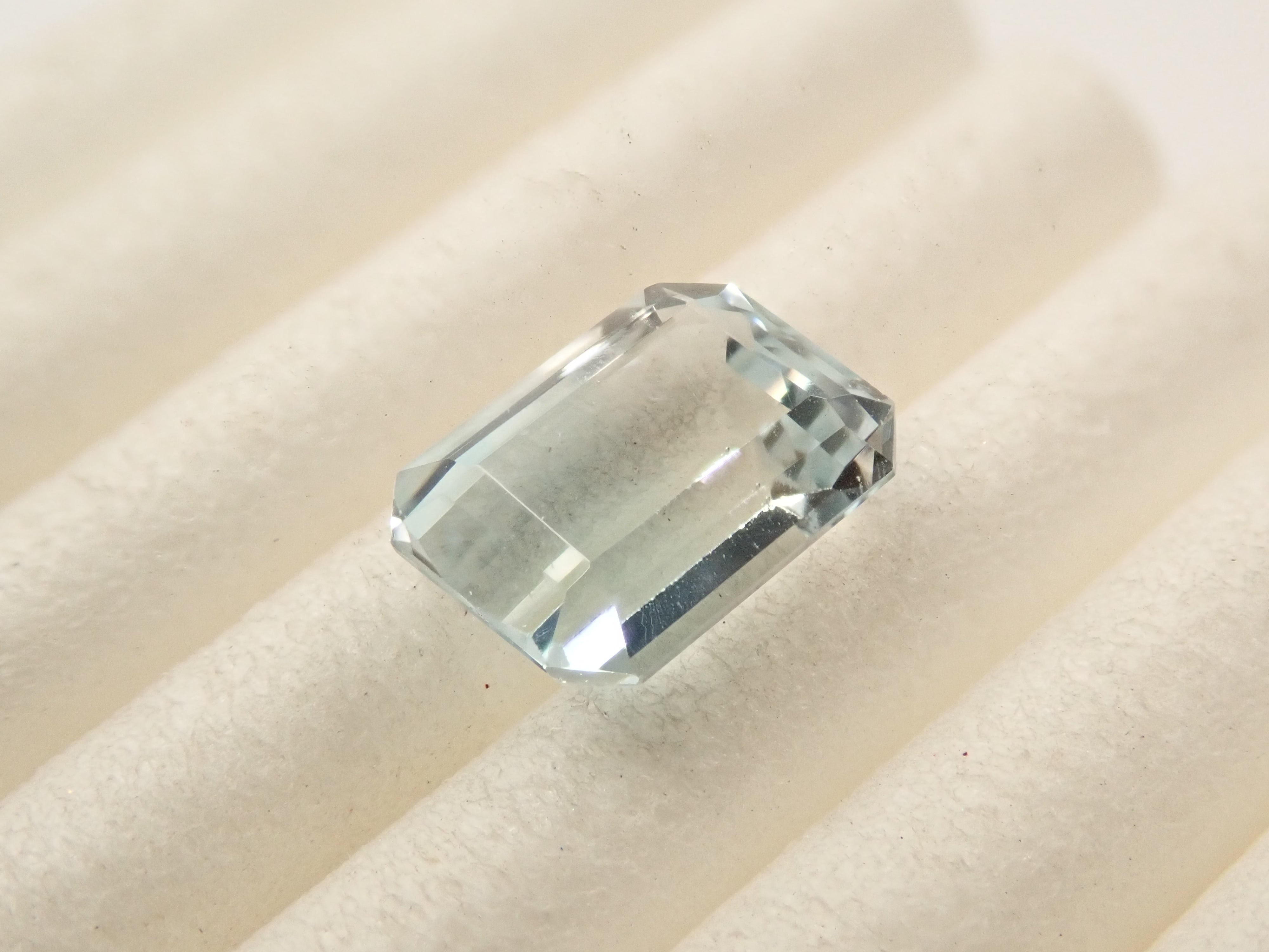 ブラジル産バイカラートパーズ 1.317ctルース