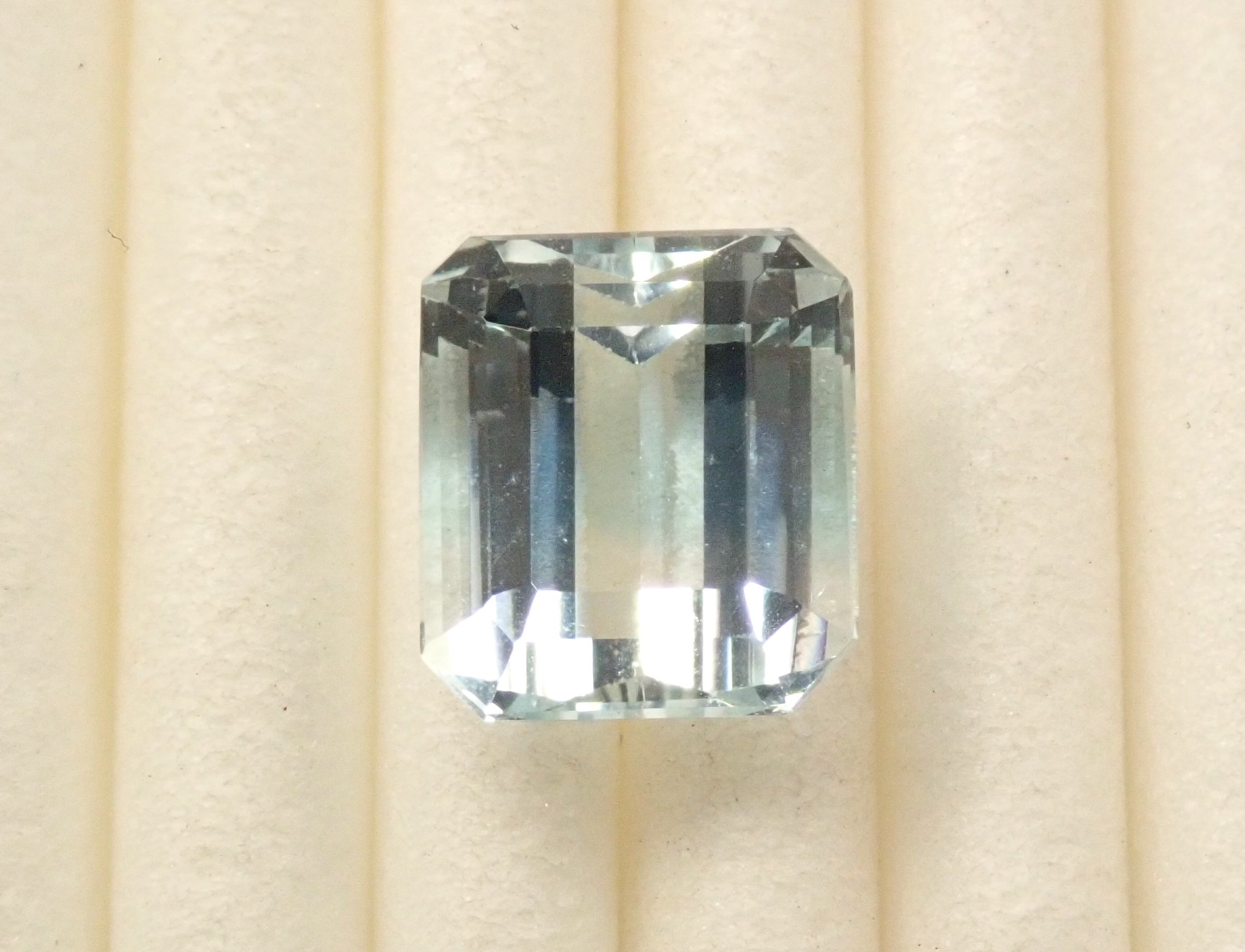 【1/14 22時販売】ブラジル産バイカラートパーズ（バイカラーブルートパーズ） 2.884ctルース（無処理）