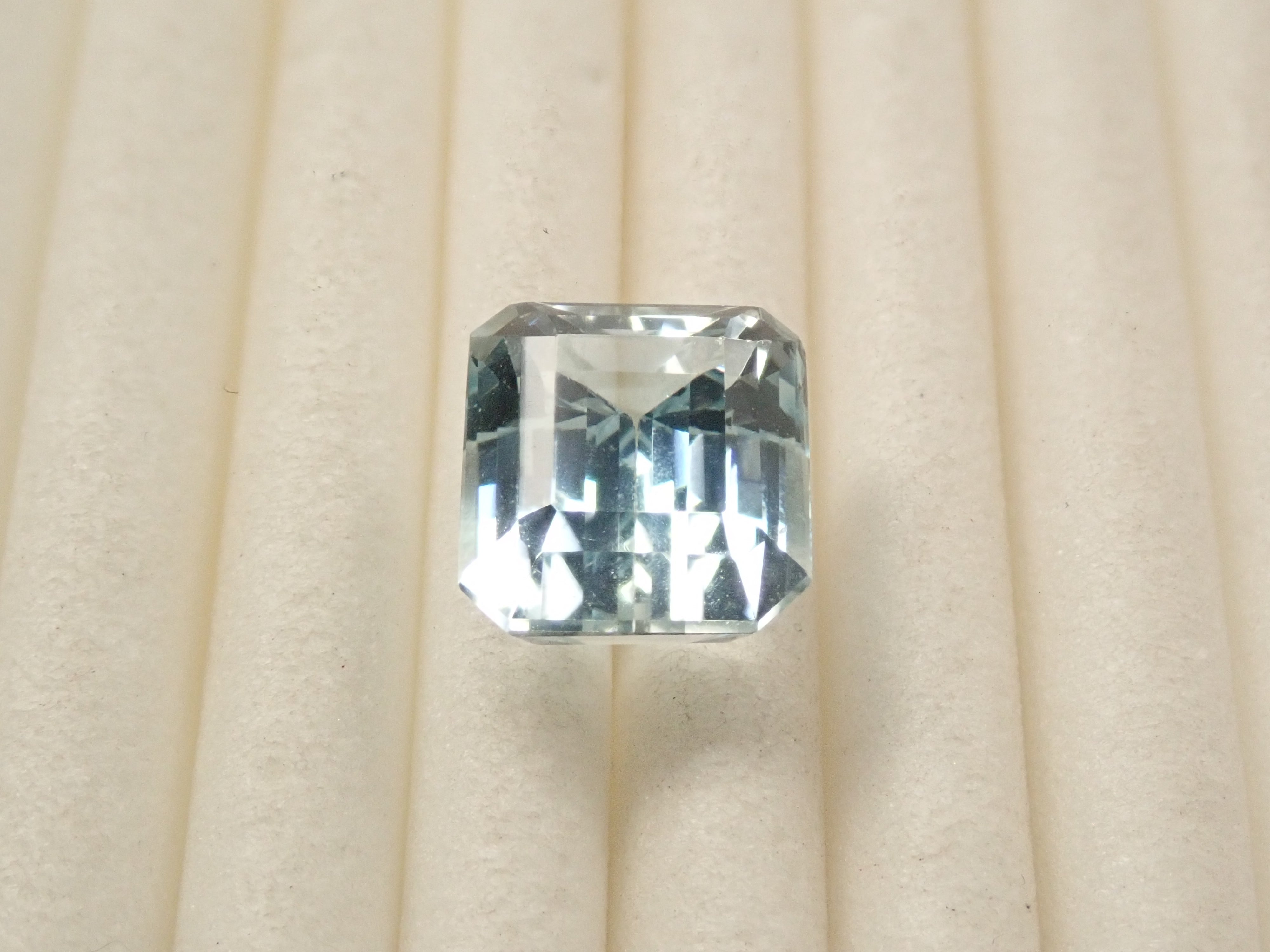 ブラジル産バイカラートパーズ 2.884ctルース