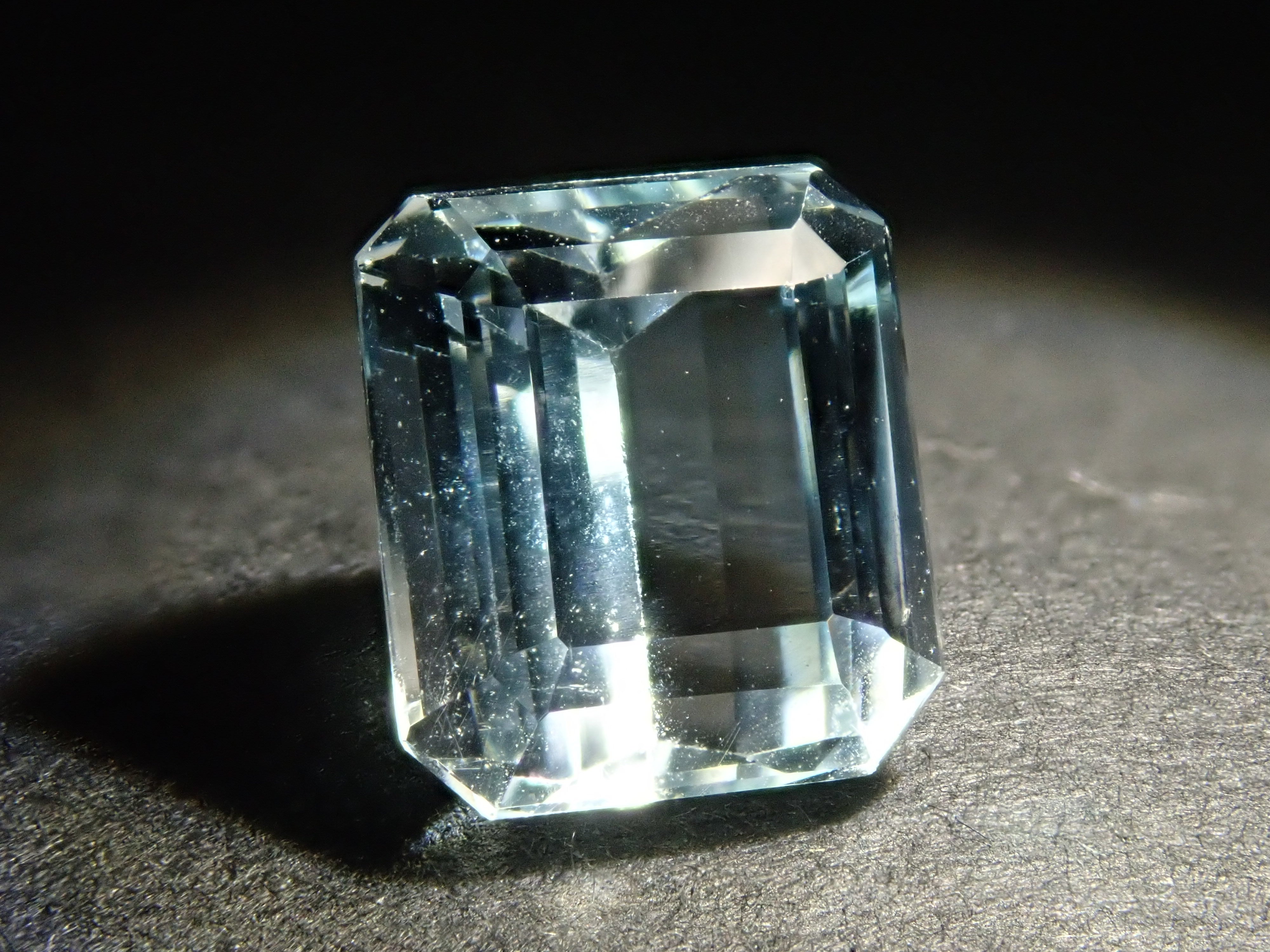 ブラジル産バイカラートパーズ 2.884ctルース