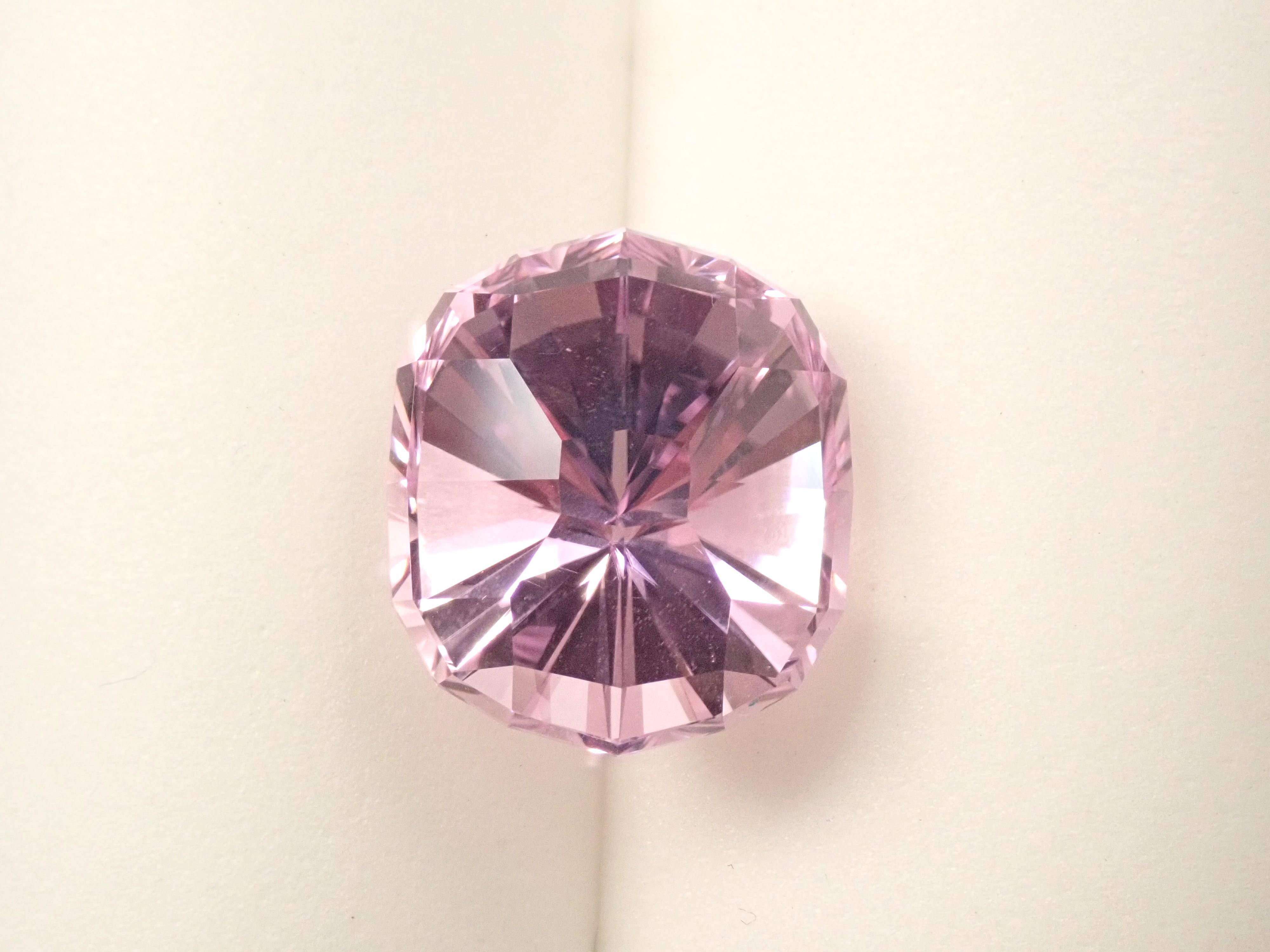 アフガニスタン産クンツァイト 23.634ctルース