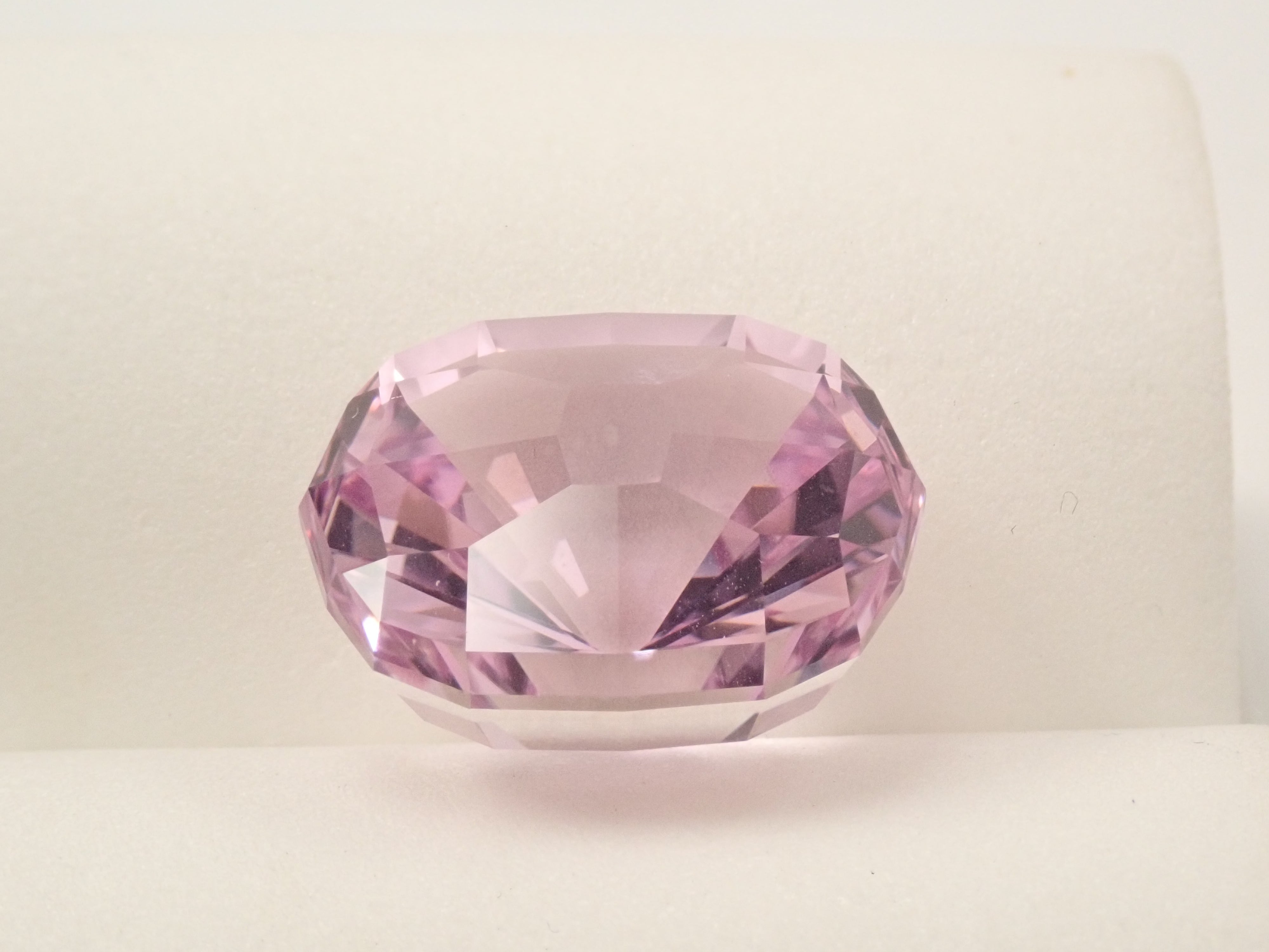 【12560299掲載】アフガニスタン産クンツァイト 23.634ctルース