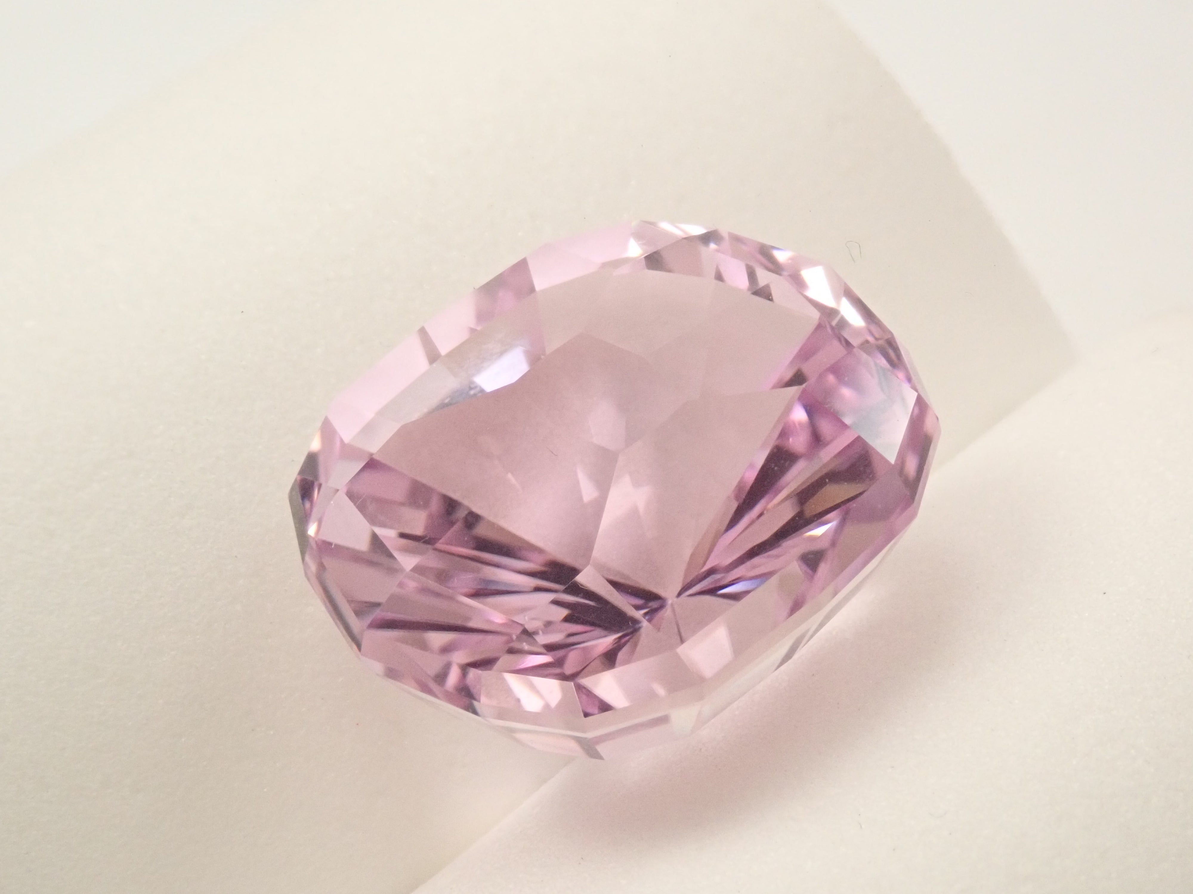 【12560299掲載】アフガニスタン産クンツァイト 23.634ctルース