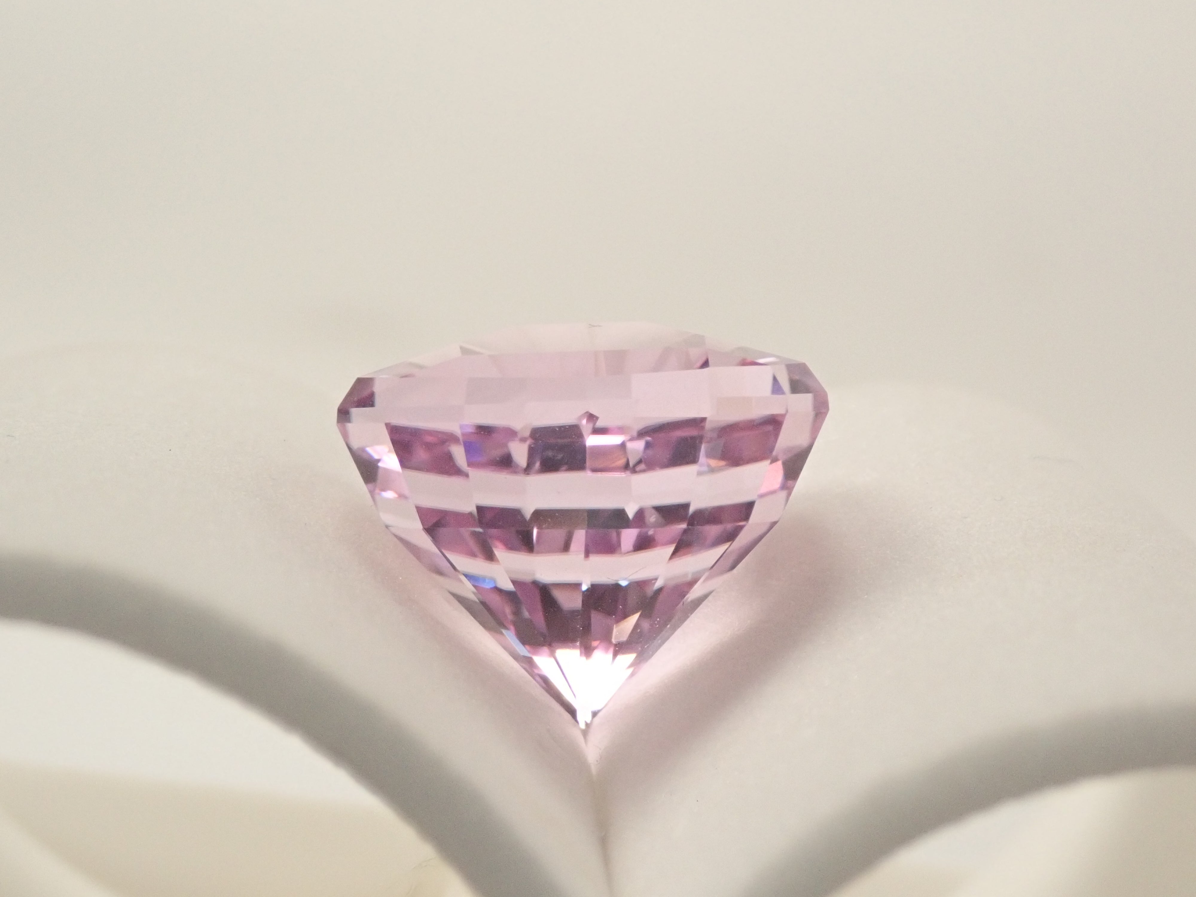 【12560299掲載】アフガニスタン産クンツァイト 23.634ctルース