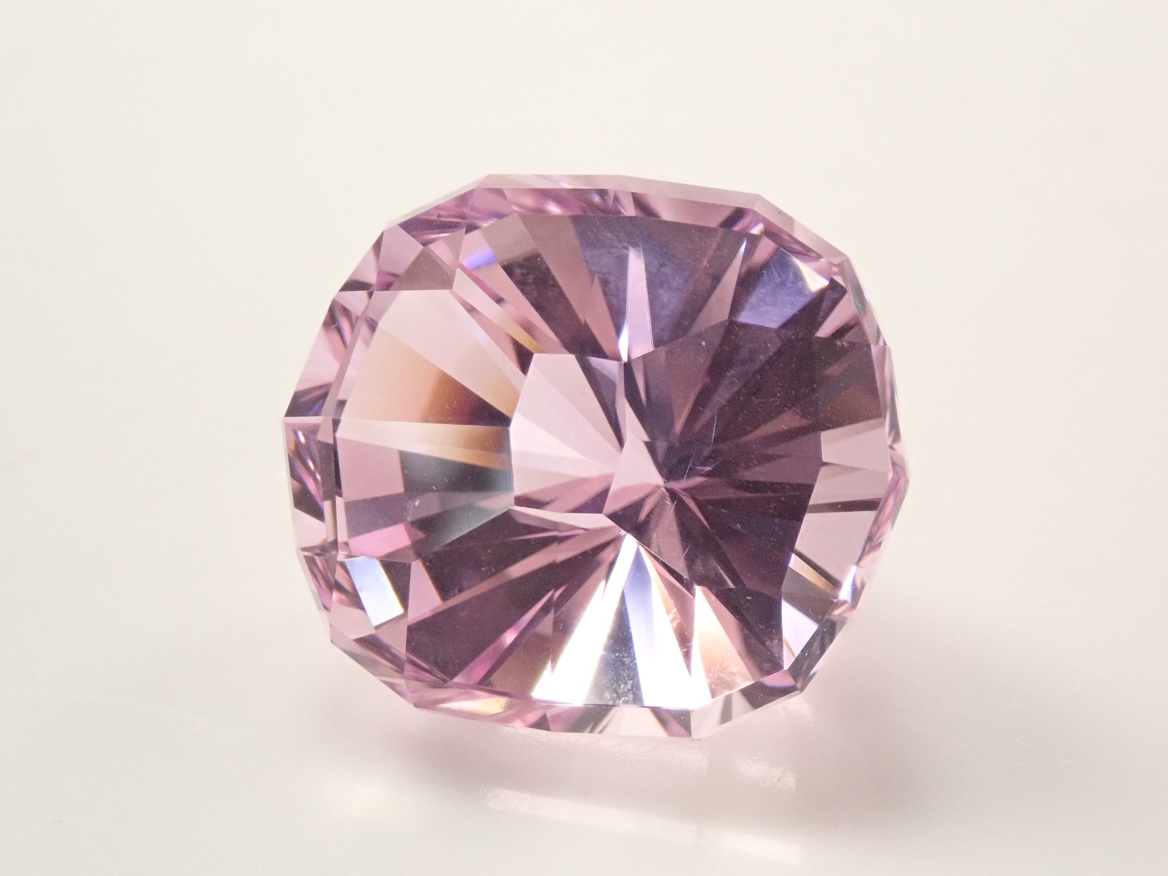 【12560299掲載】アフガニスタン産クンツァイト 23.634ctルース