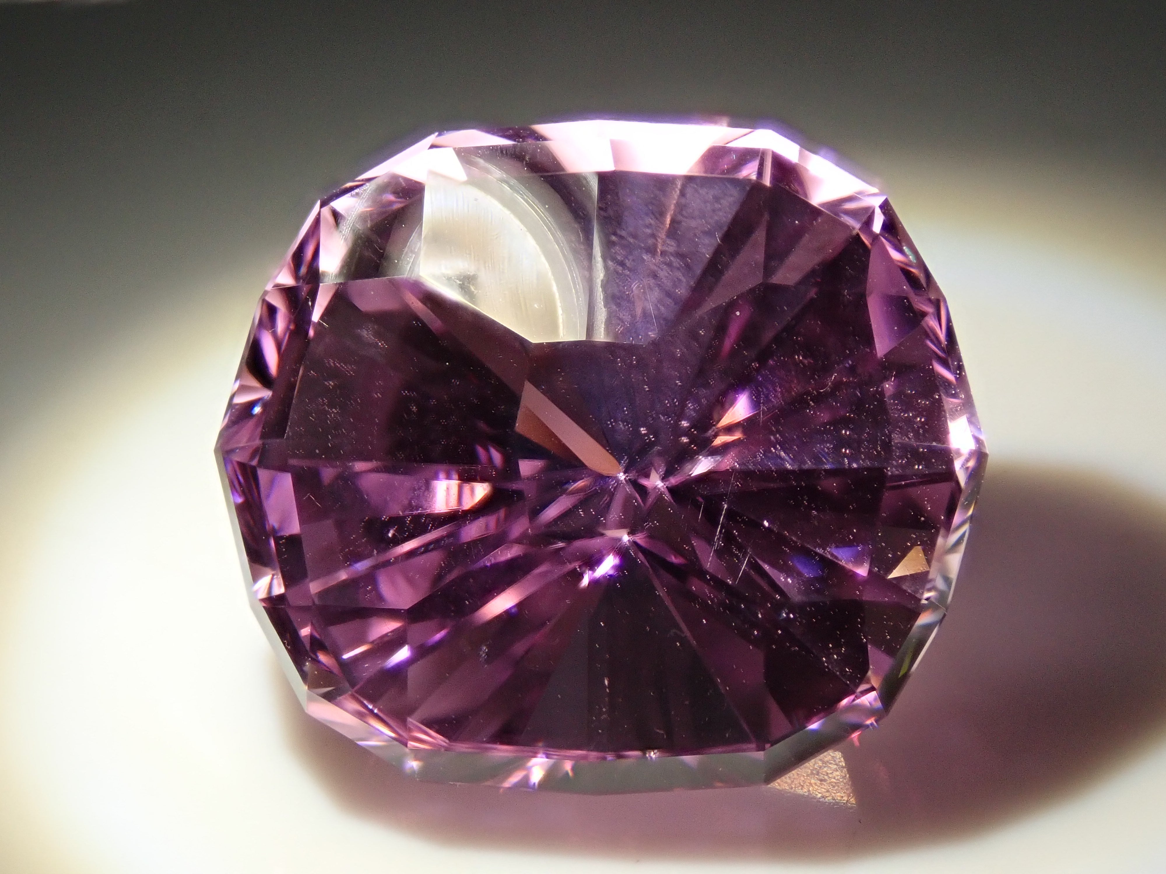 【12560299掲載】アフガニスタン産クンツァイト 23.634ctルース