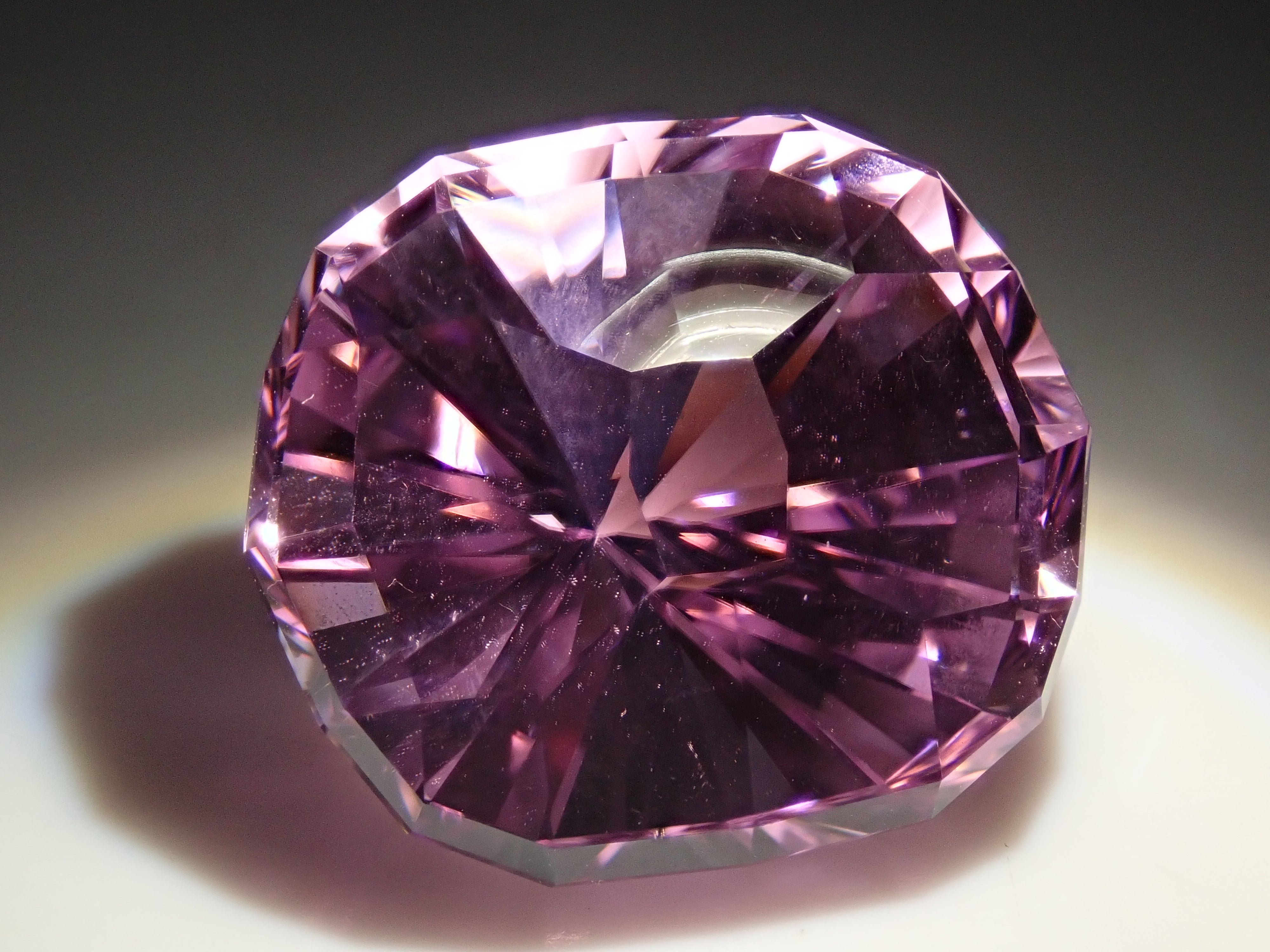 【12560299掲載】アフガニスタン産クンツァイト 23.634ctルース