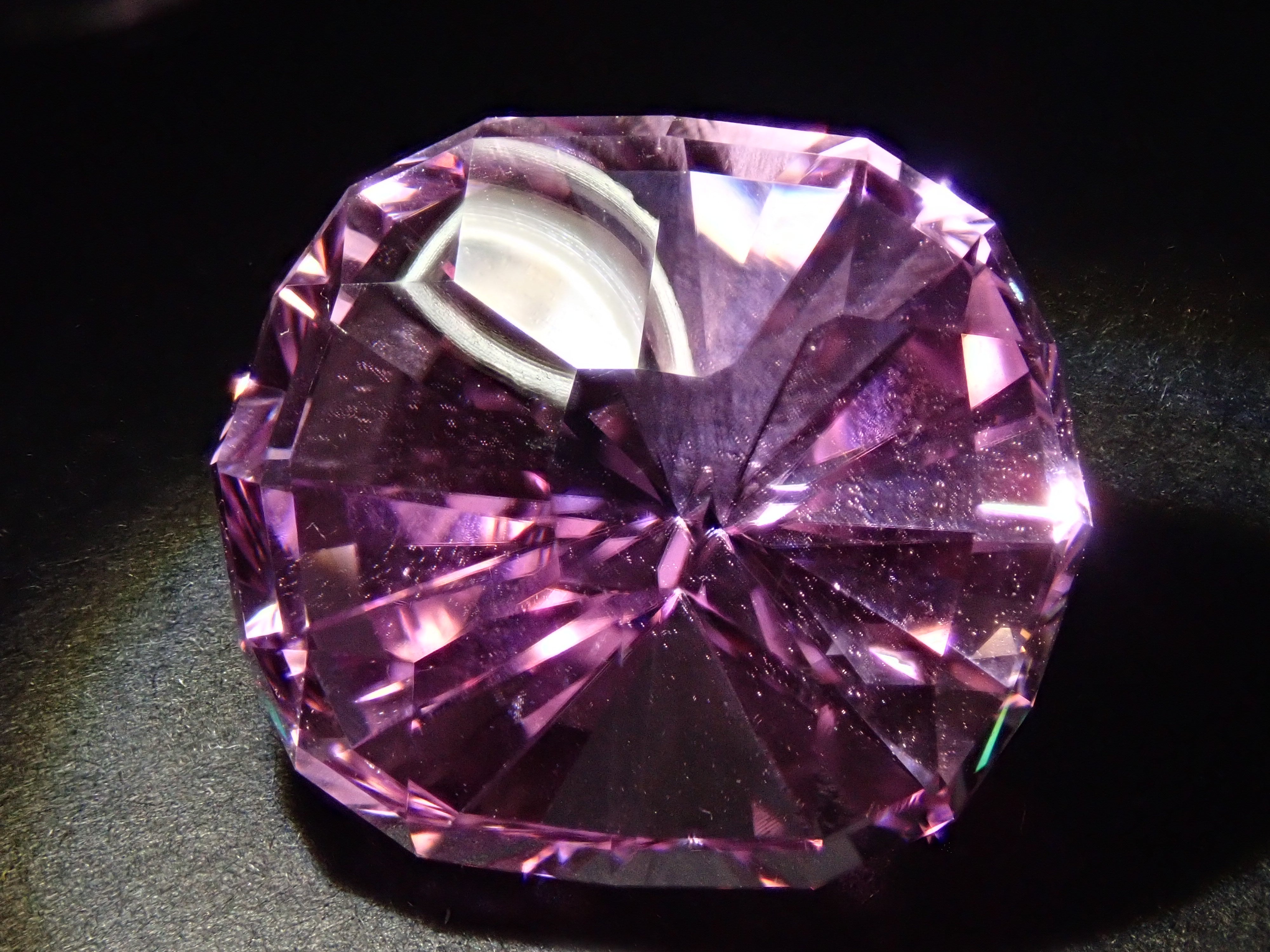 【12560299掲載】アフガニスタン産クンツァイト 23.634ctルース