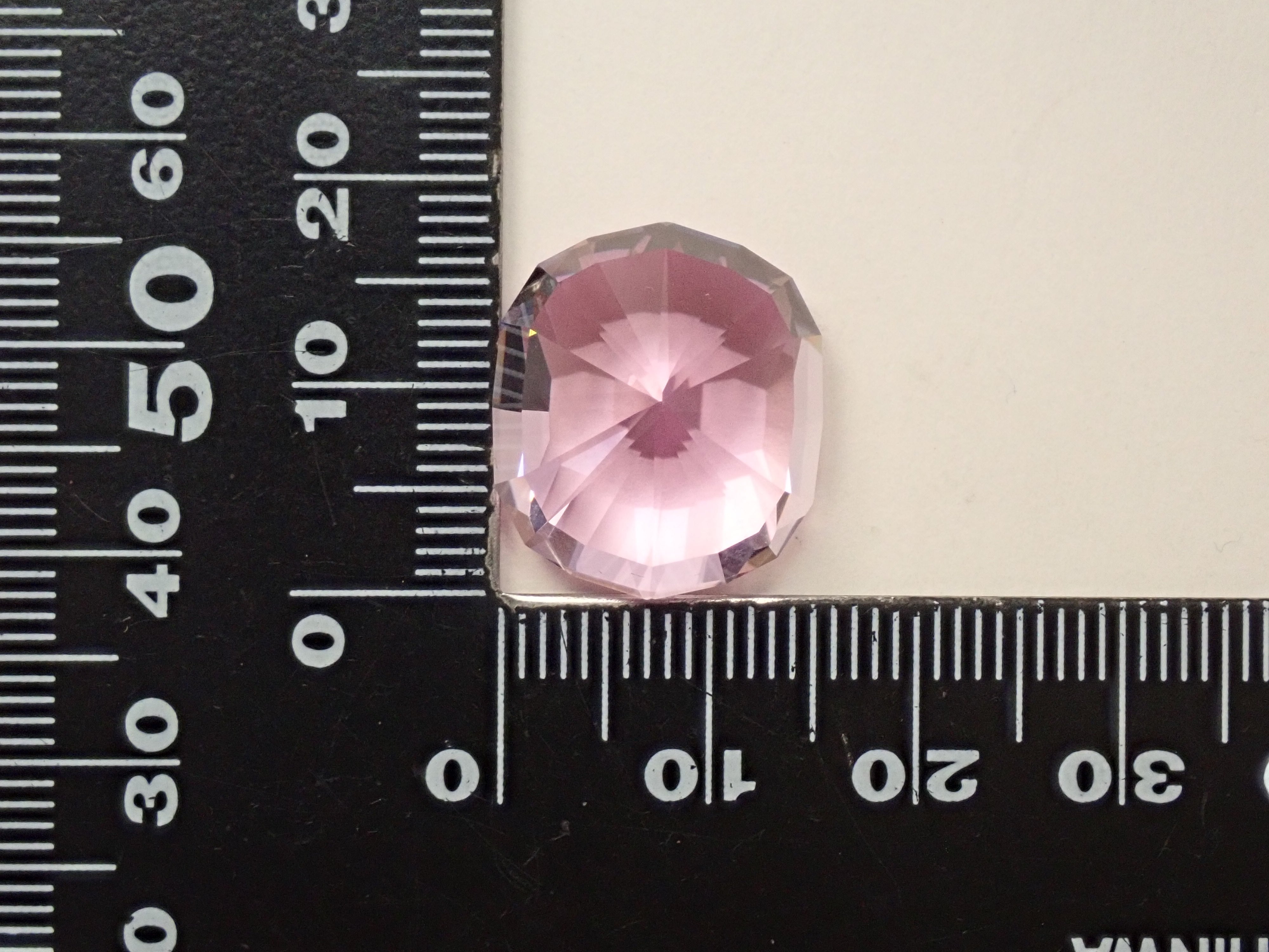 【12560299掲載】アフガニスタン産クンツァイト 23.634ctルース