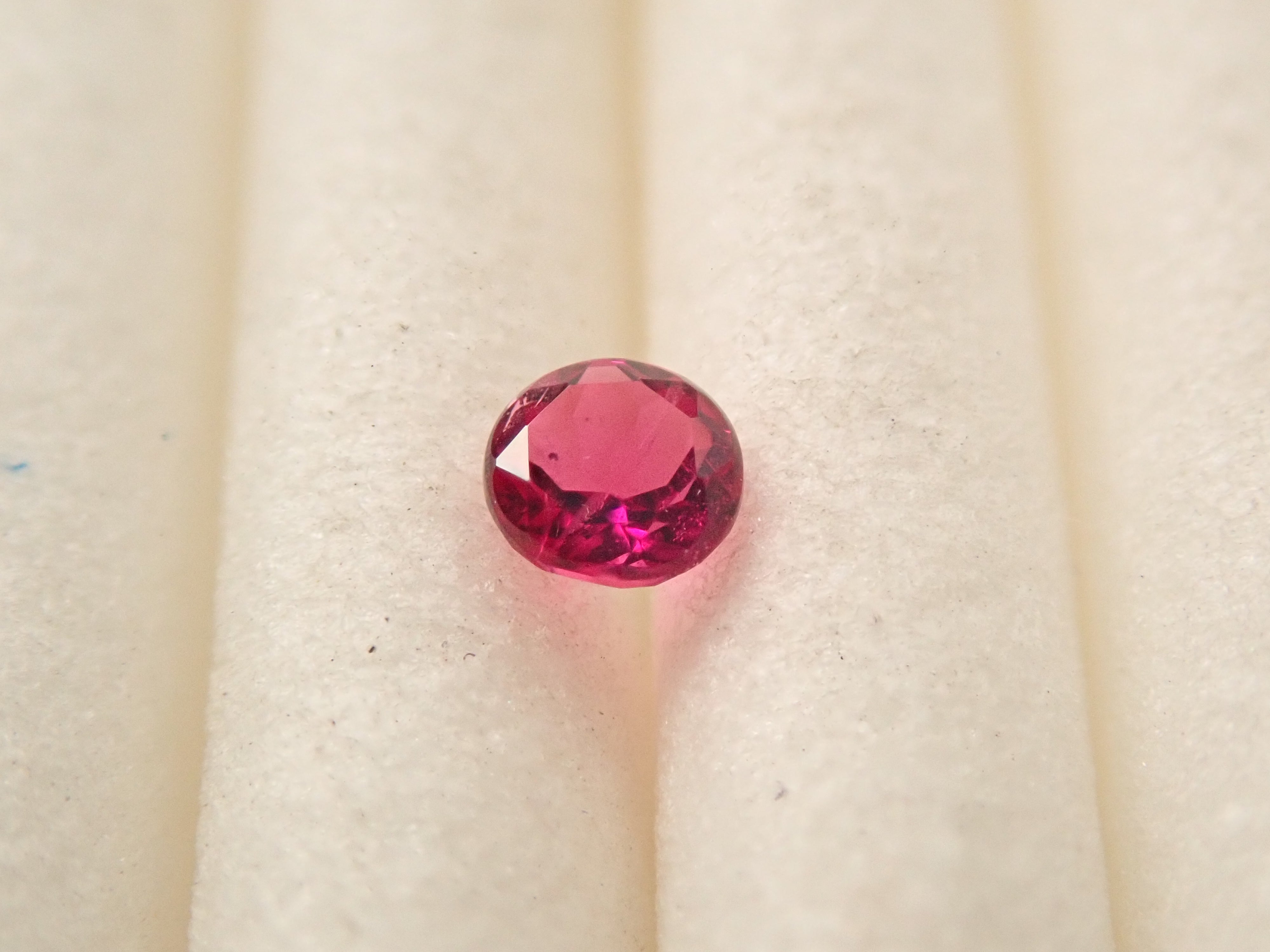 抽選販売091507_ノンオイルレッドベリル 2.5mm/0.050ctルース GIA