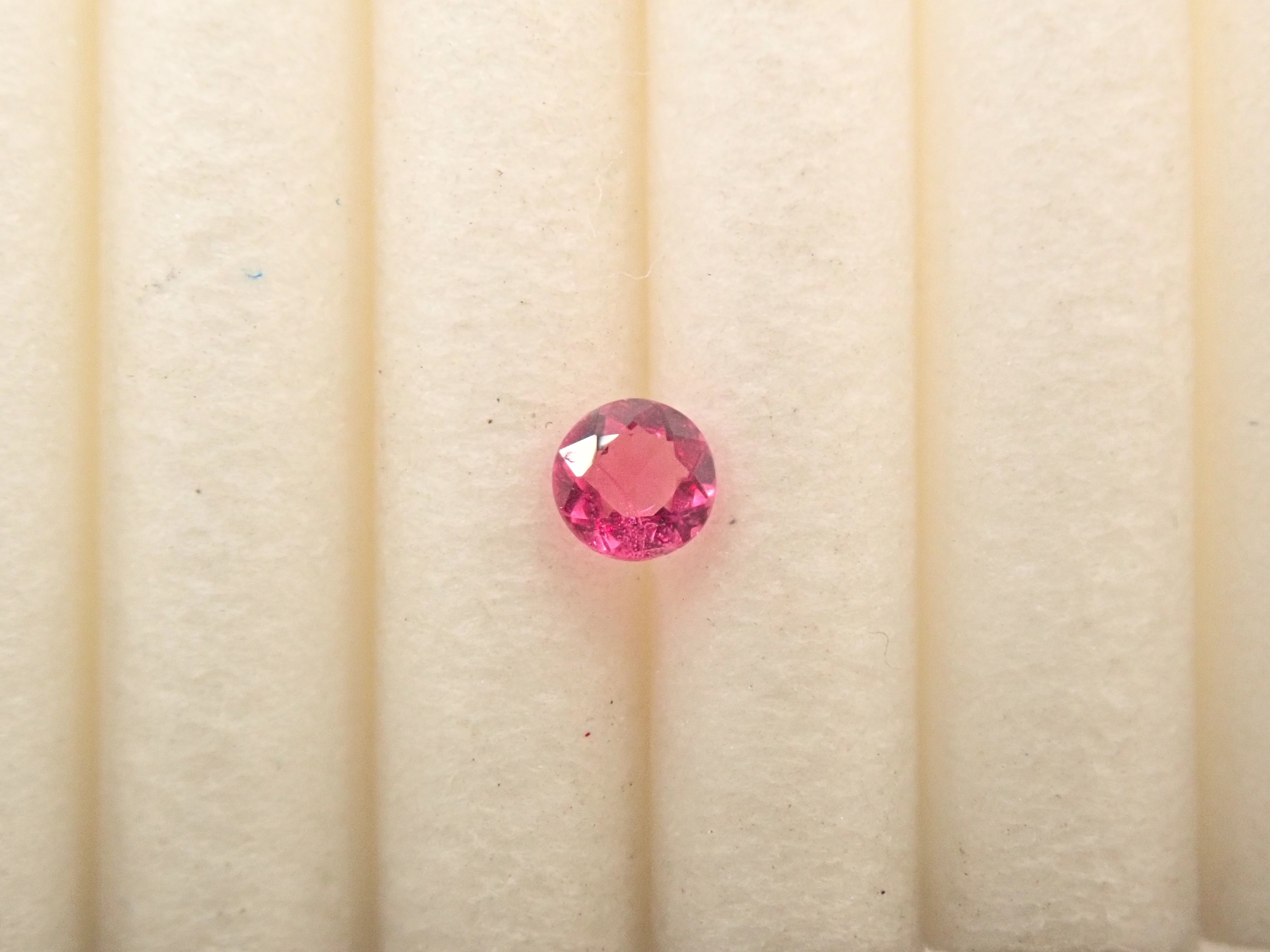 アメリカ産ノンオイルレッドベリル 2.5mm/0.050ctルース GIA