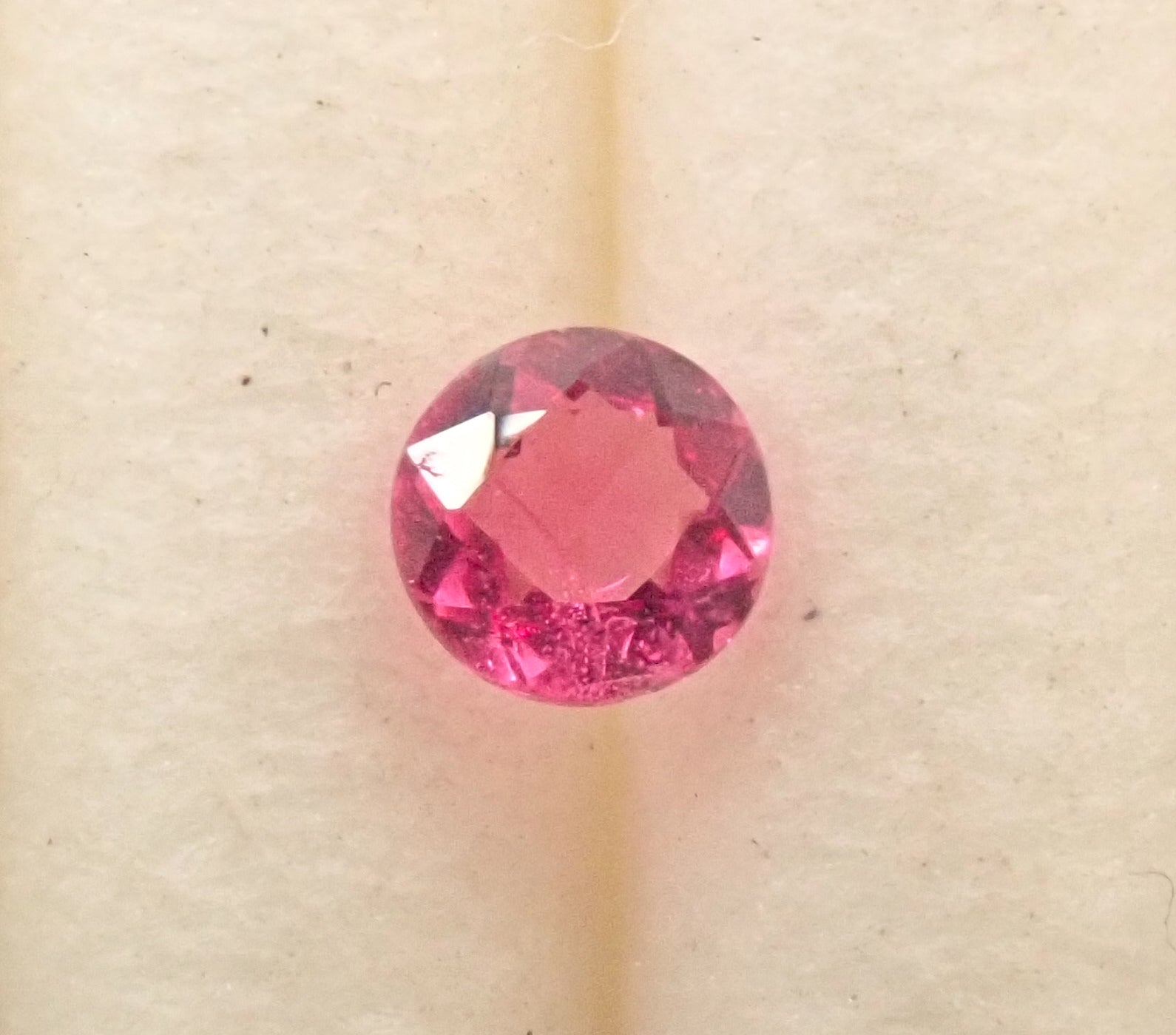 アメリカ産ノンオイルレッドベリル 2.5mm/0.050ctルース GIA