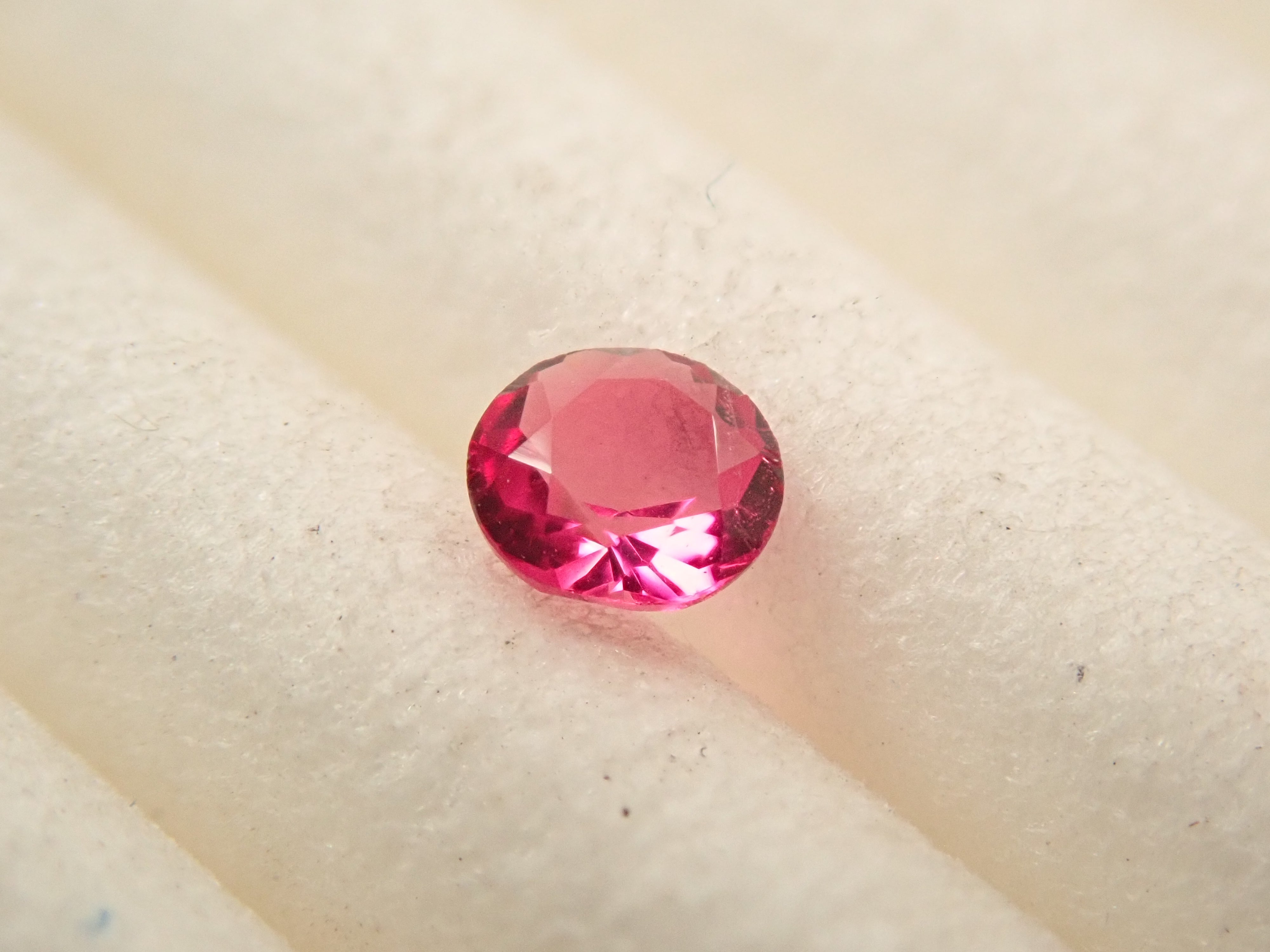 【12560391掲載】ノンオイルレッドベリル 0.050ctルース