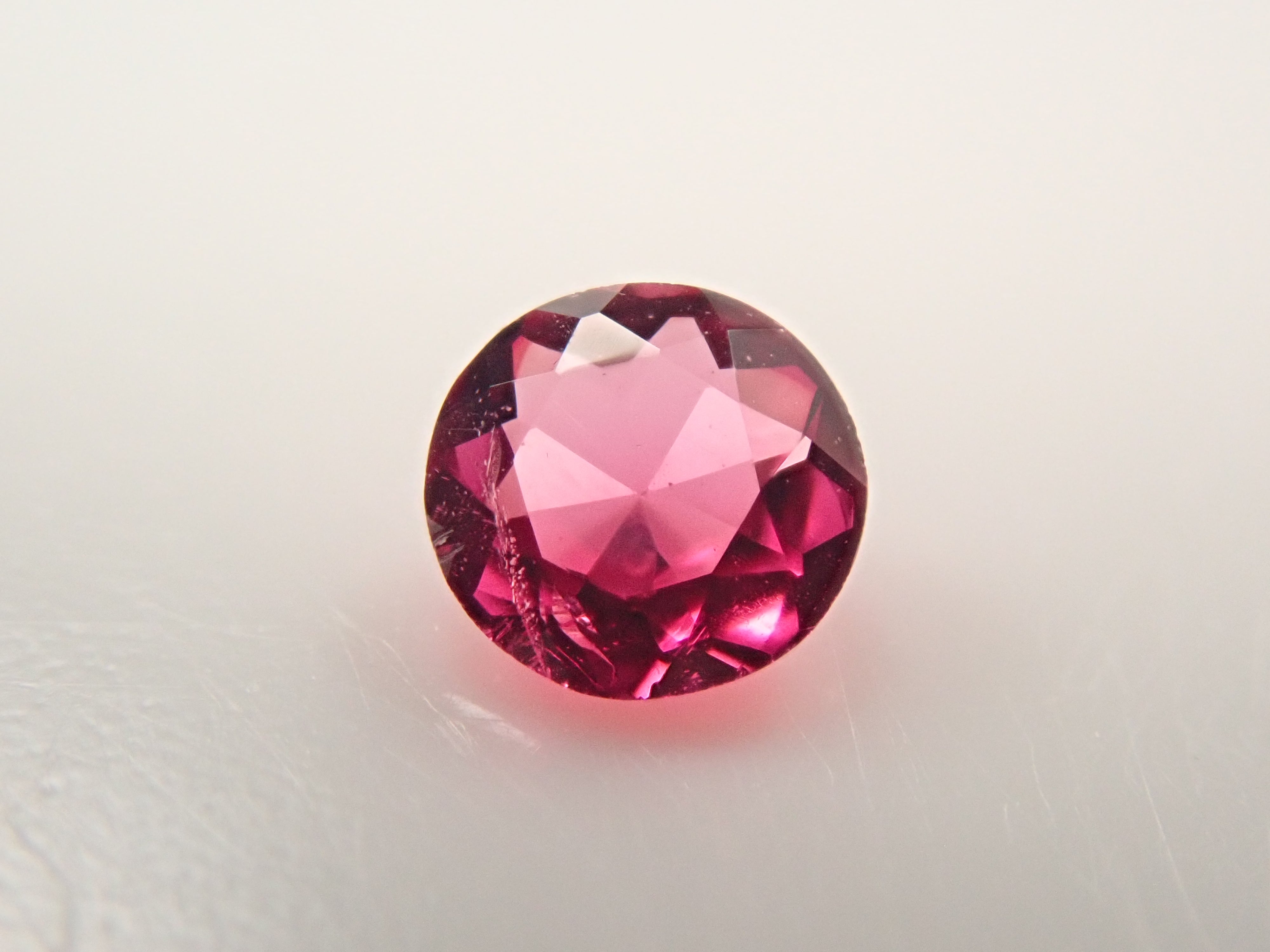 アメリカ産ノンオイルレッドベリル 2.6mm/0.050ctルース GIA