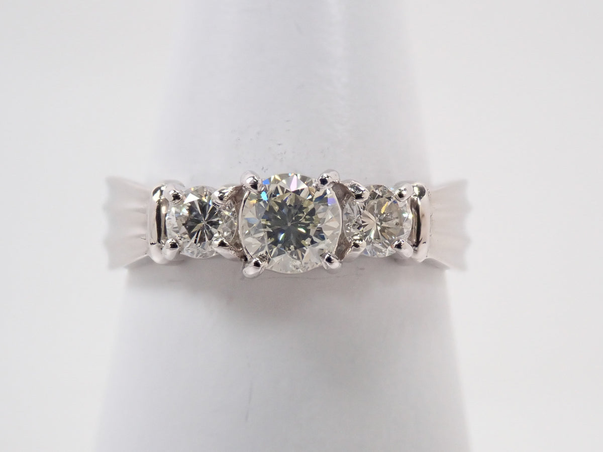 【9/30 22時販売】【カラフリ】Pt900 ダイヤモンド1.00ct スリーストーンリング 鑑別書