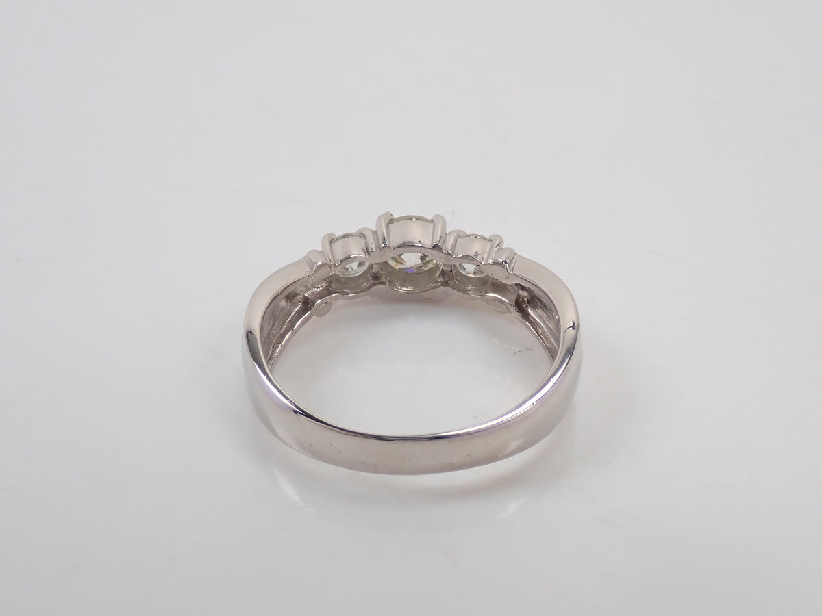 【9/30 22時販売】【カラフリ】Pt900 ダイヤモンド1.00ct スリーストーンリング 鑑別書