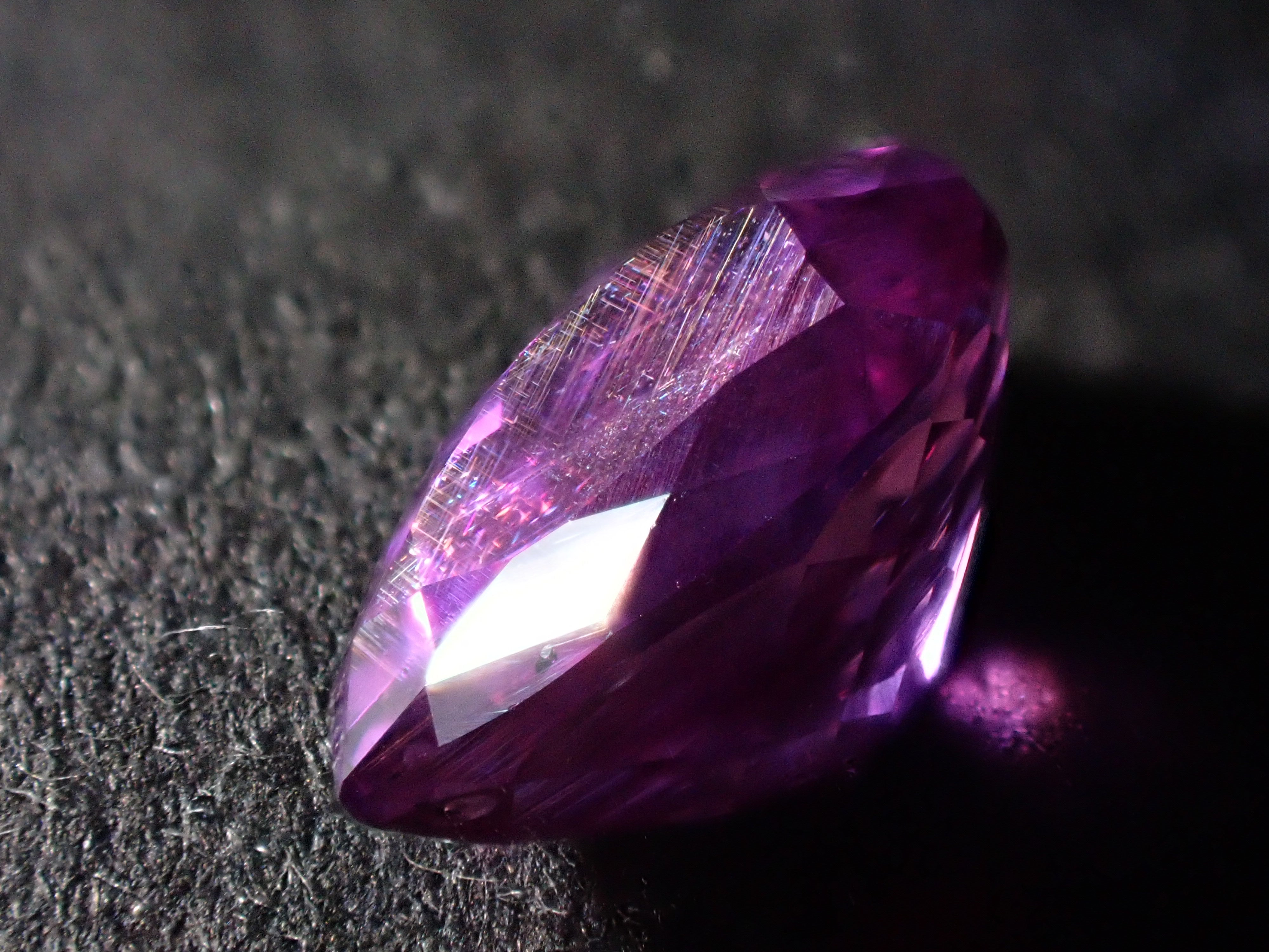スリランカ産非加熱パープルサファイア 0.870ctルース GIA