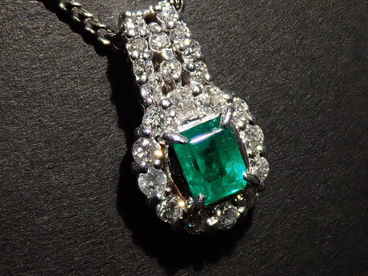 【9/24 22時販売】【カラフリ】Pt900 エメラルド 0.40ct ダイヤモンド0.33ctペンダントトップ（ネックレストップ）鑑別書