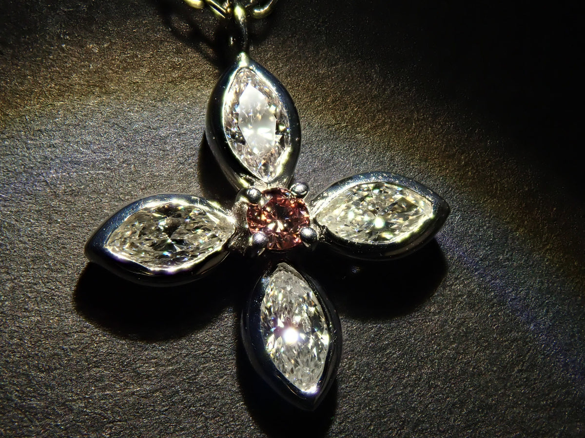 【9/24 22時販売】【カラフリ】Pt900/Pt850 ピンクダイヤモンド 0.03ct・ダイヤモンド0.30ctペンダント（ネックレス）ミニ鑑別カード