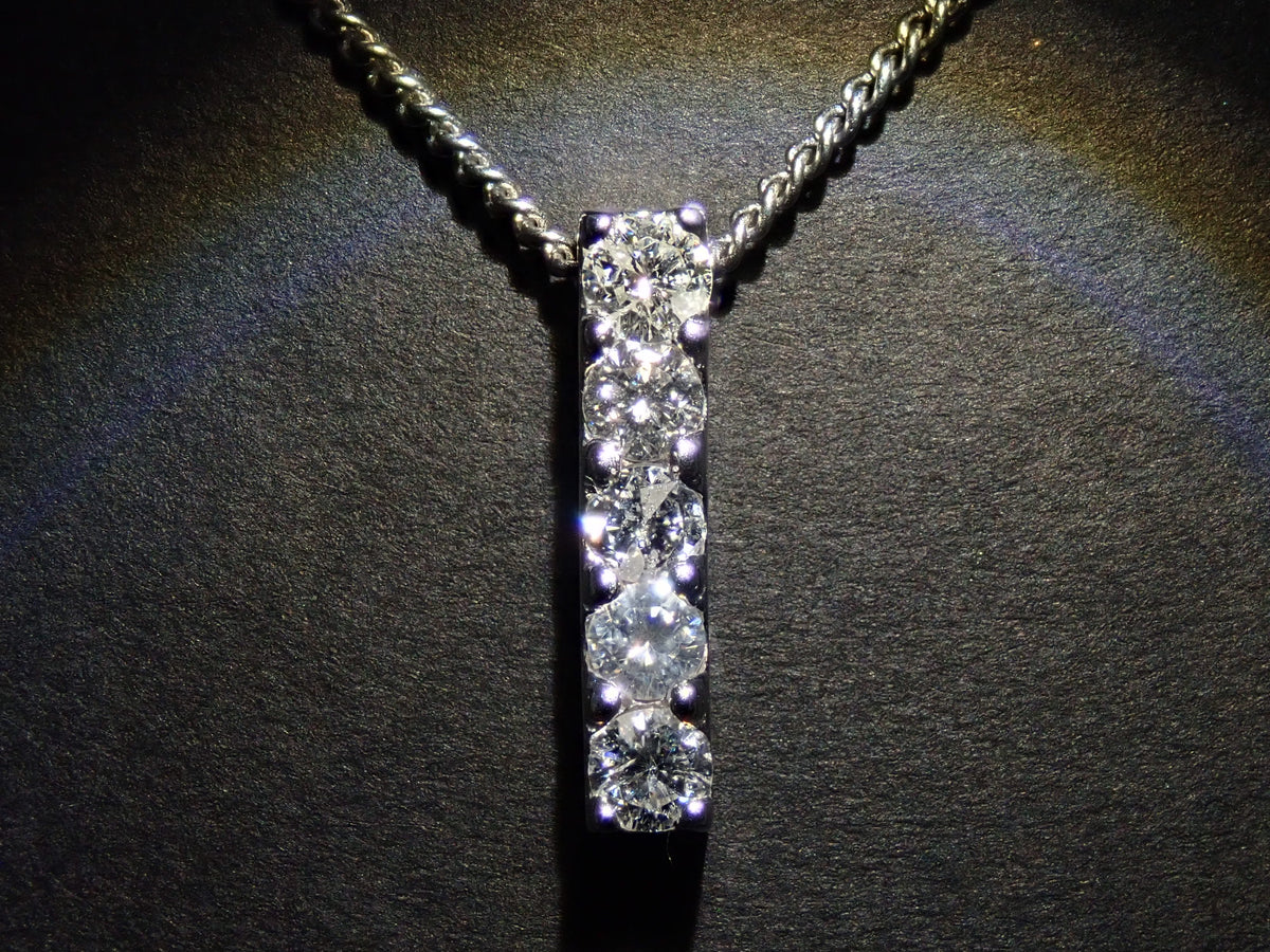 【9/28 22時販売】【カラフリ】K18WG ダイヤモンド 0.5ct ペンダントトップ（ネックレストップ）鑑別書