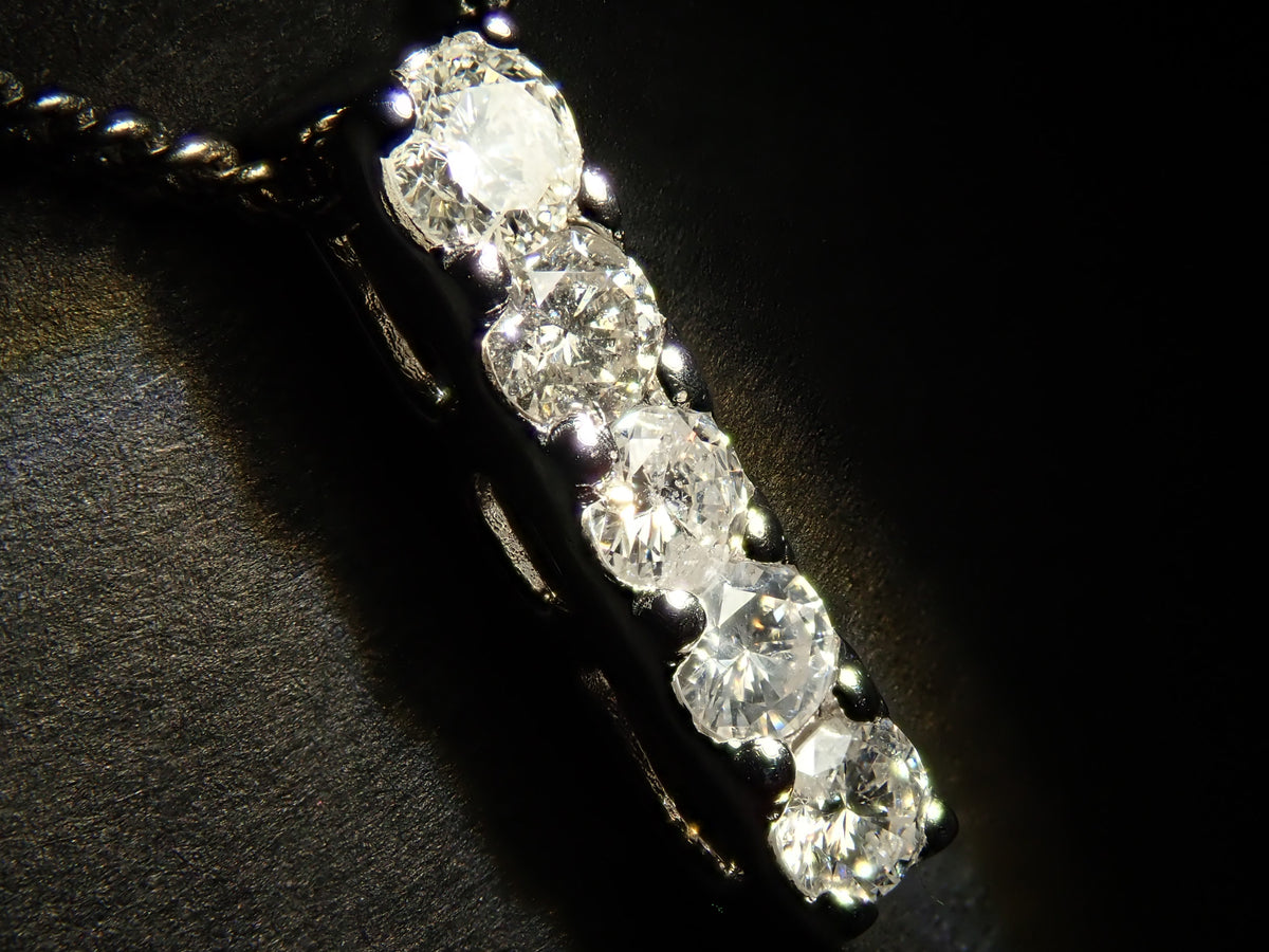 【9/28 22時販売】【カラフリ】K18WG ダイヤモンド 0.5ct ペンダントトップ（ネックレストップ）鑑別書