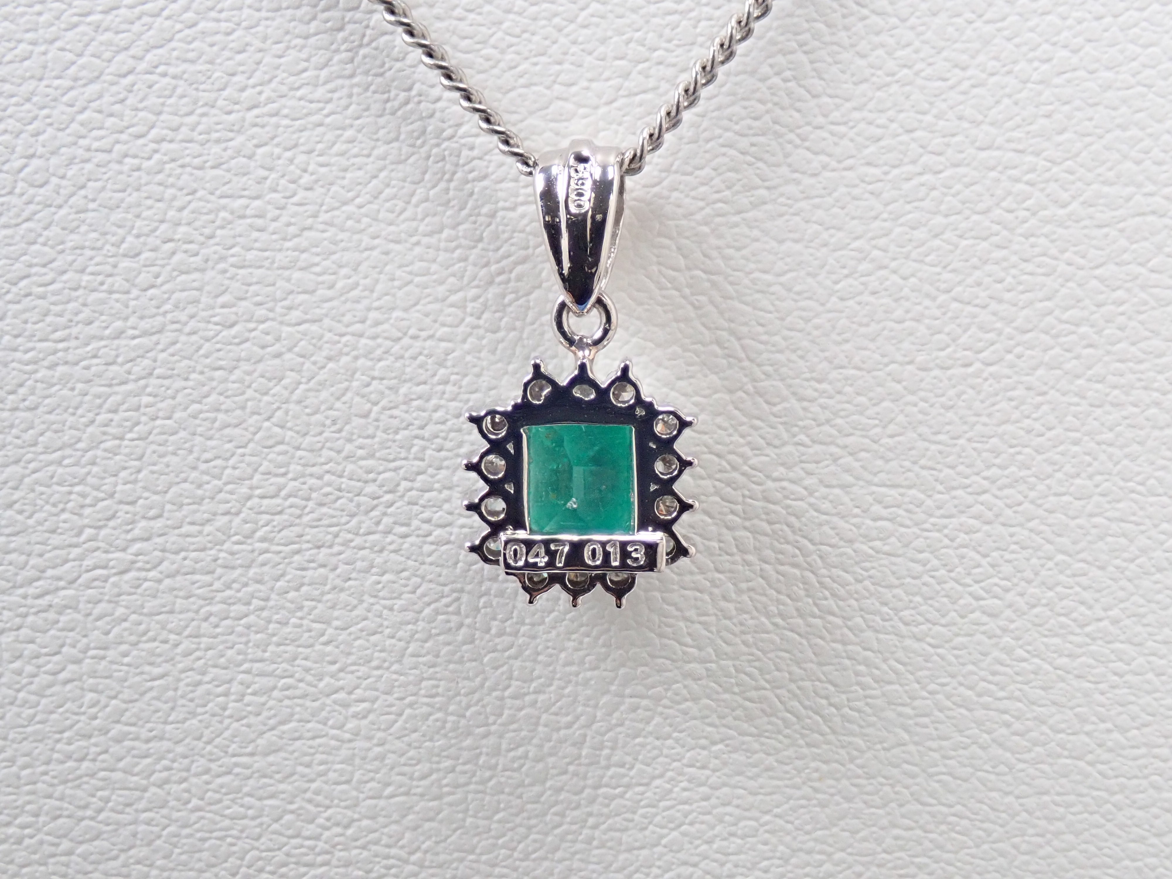 Pt900 エメラルド 0.47ct ダイヤモンド0.13ctペンダントトップ