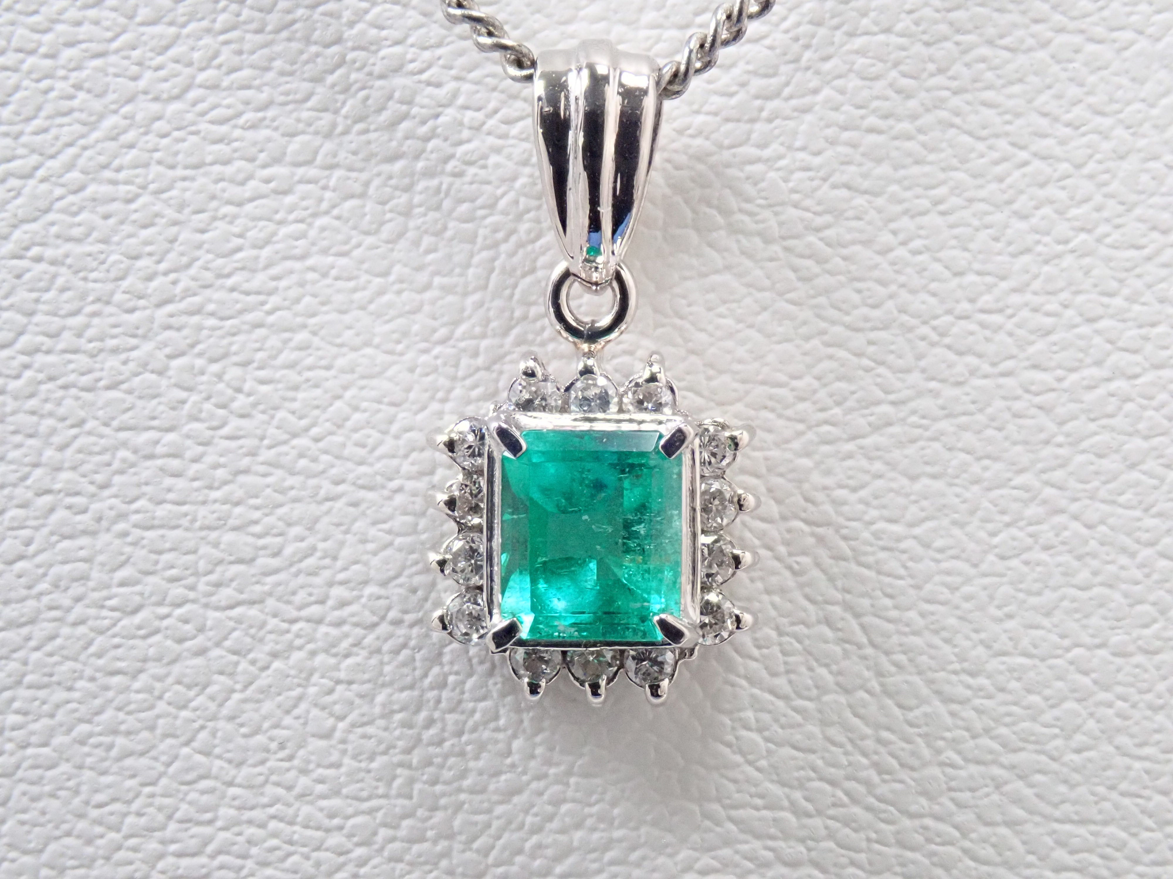 Pt900 エメラルド 0.47ct ダイヤモンド0.13ctペンダントトップ