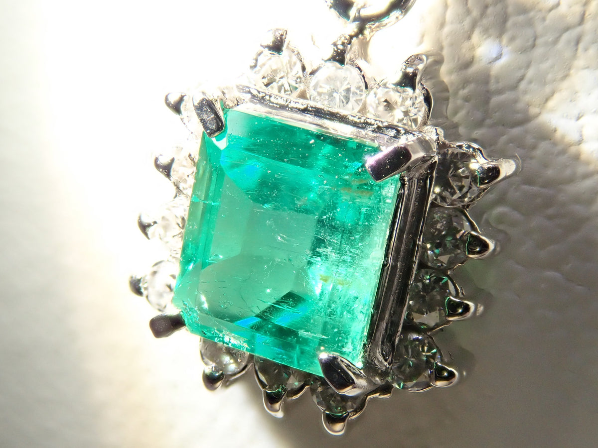 【9/18 22時販売】【カラフリ】Pt900 エメラルド 0.47ct ダイヤモンド0.13ctペンダントトップ（ネックレストップ）鑑別書