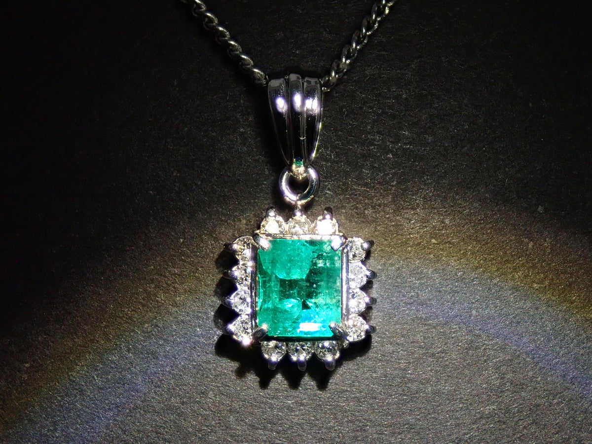 【9/18 22時販売】【カラフリ】Pt900 エメラルド 0.47ct ダイヤモンド0.13ctペンダントトップ（ネックレストップ）鑑別書