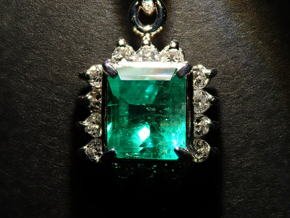 【9/18 22時販売】【カラフリ】Pt900 エメラルド 0.47ct ダイヤモンド0.13ctペンダントトップ（ネックレストップ）鑑別書