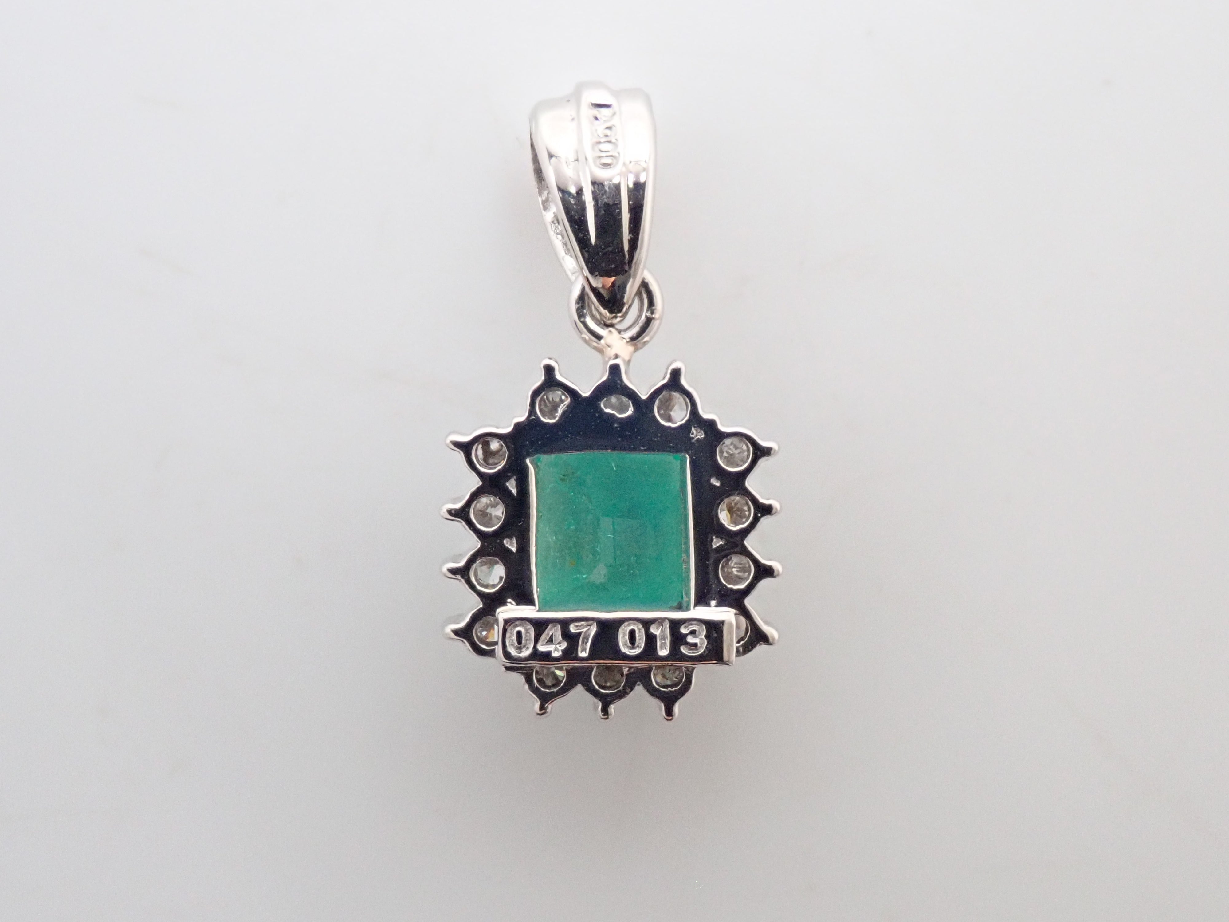 Pt900 エメラルド 0.47ct ダイヤモンド0.13ctペンダントトップ