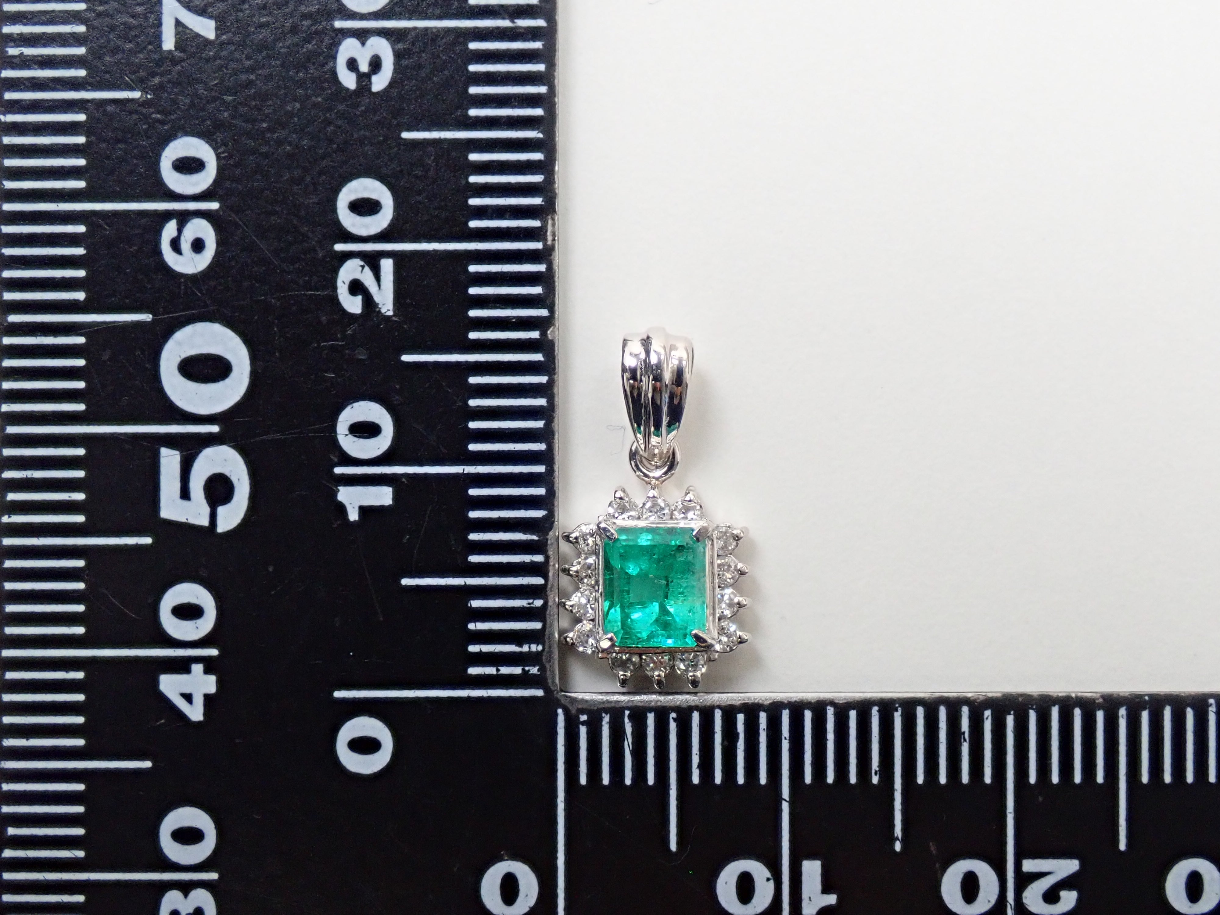 Pt900 エメラルド 0.47ct ダイヤモンド0.13ctペンダントトップ