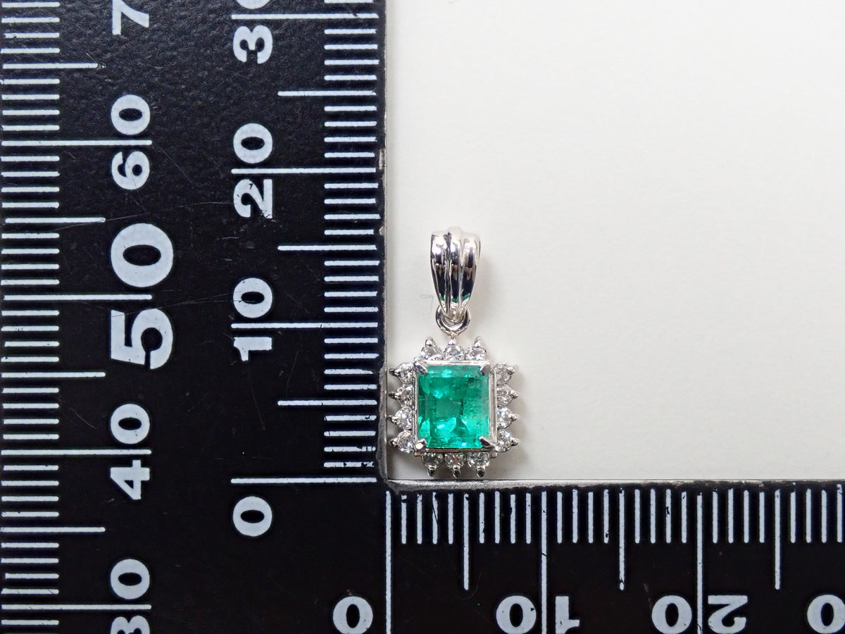 【9/18 22時販売】【カラフリ】Pt900 エメラルド 0.47ct ダイヤモンド0.13ctペンダントトップ（ネックレストップ）鑑別書