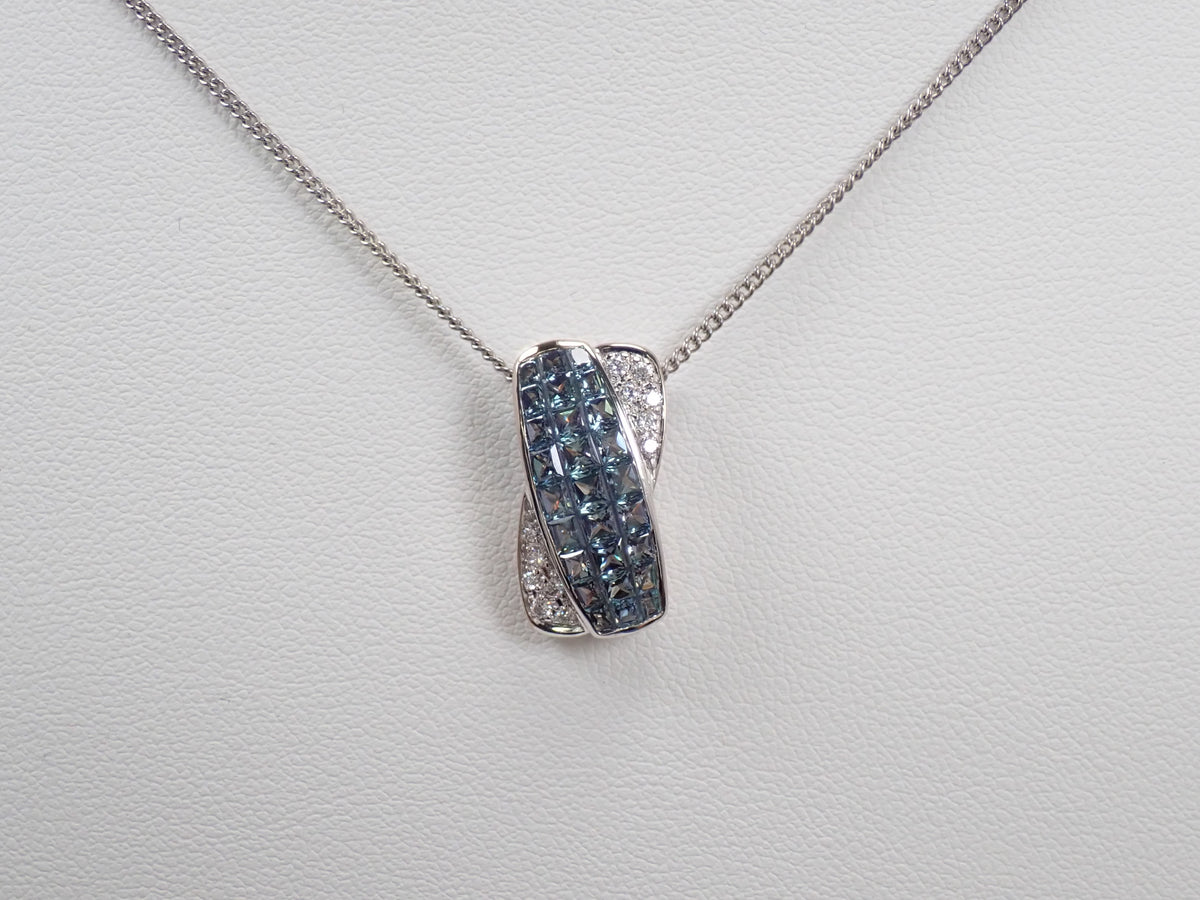 【9/28 22時販売】【カラフリ】K18WG クレサンベール 合成アレキサンドライト3ct プリンセスカット・ダイヤモンド0.12ct ペンダントトップ 鑑別書
