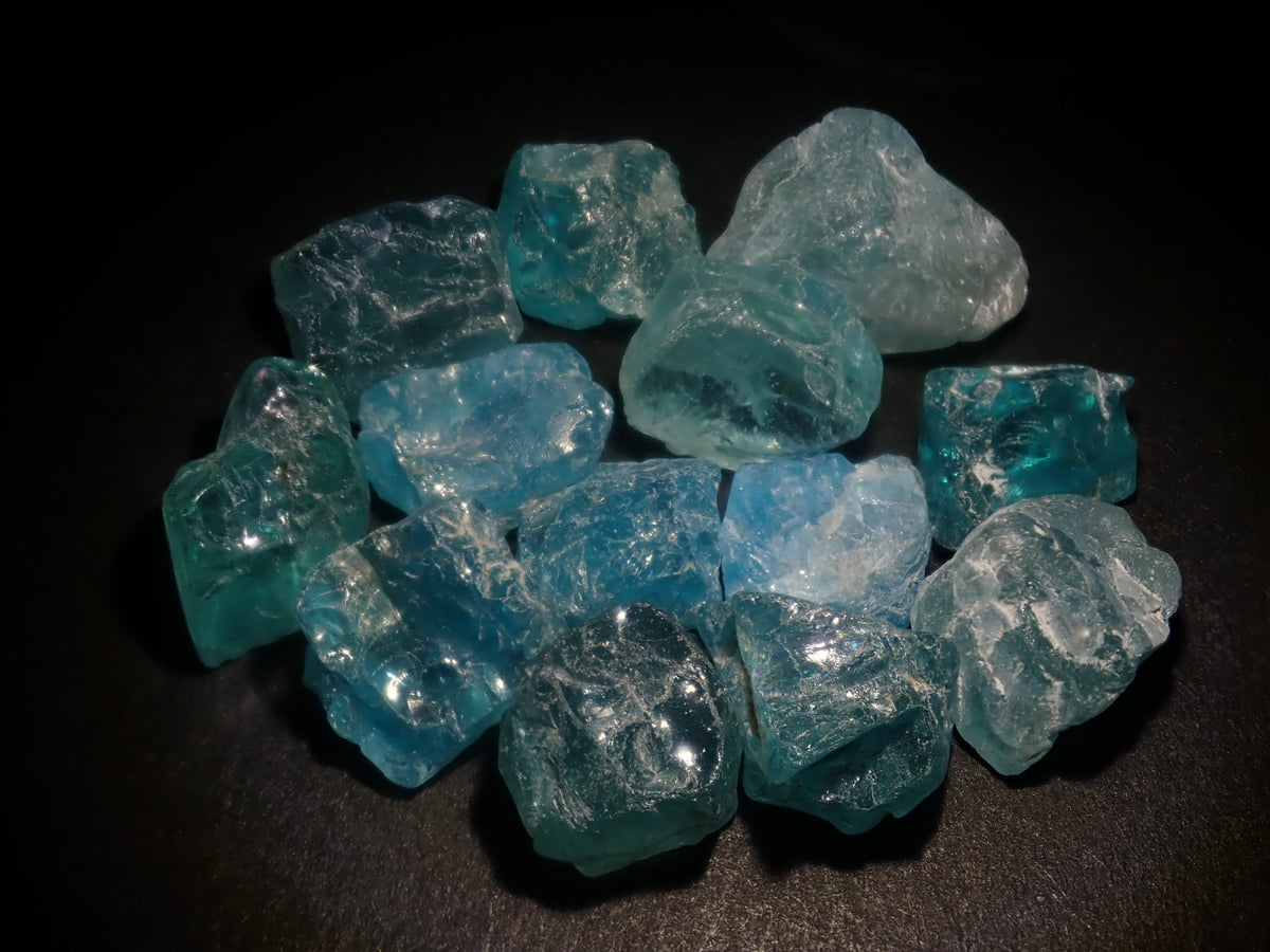 【9/20 22時販売】《限定13石》マダガスカル産アパタイト原石１石（平均3.8ct）《複数購入割引有》