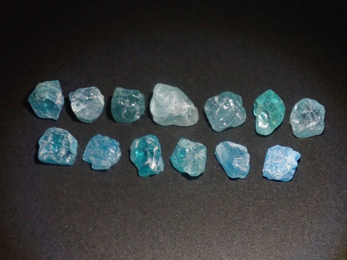 【9/20 22時販売】《限定13石》マダガスカル産アパタイト原石１石（平均3.8ct）《複数購入割引有》