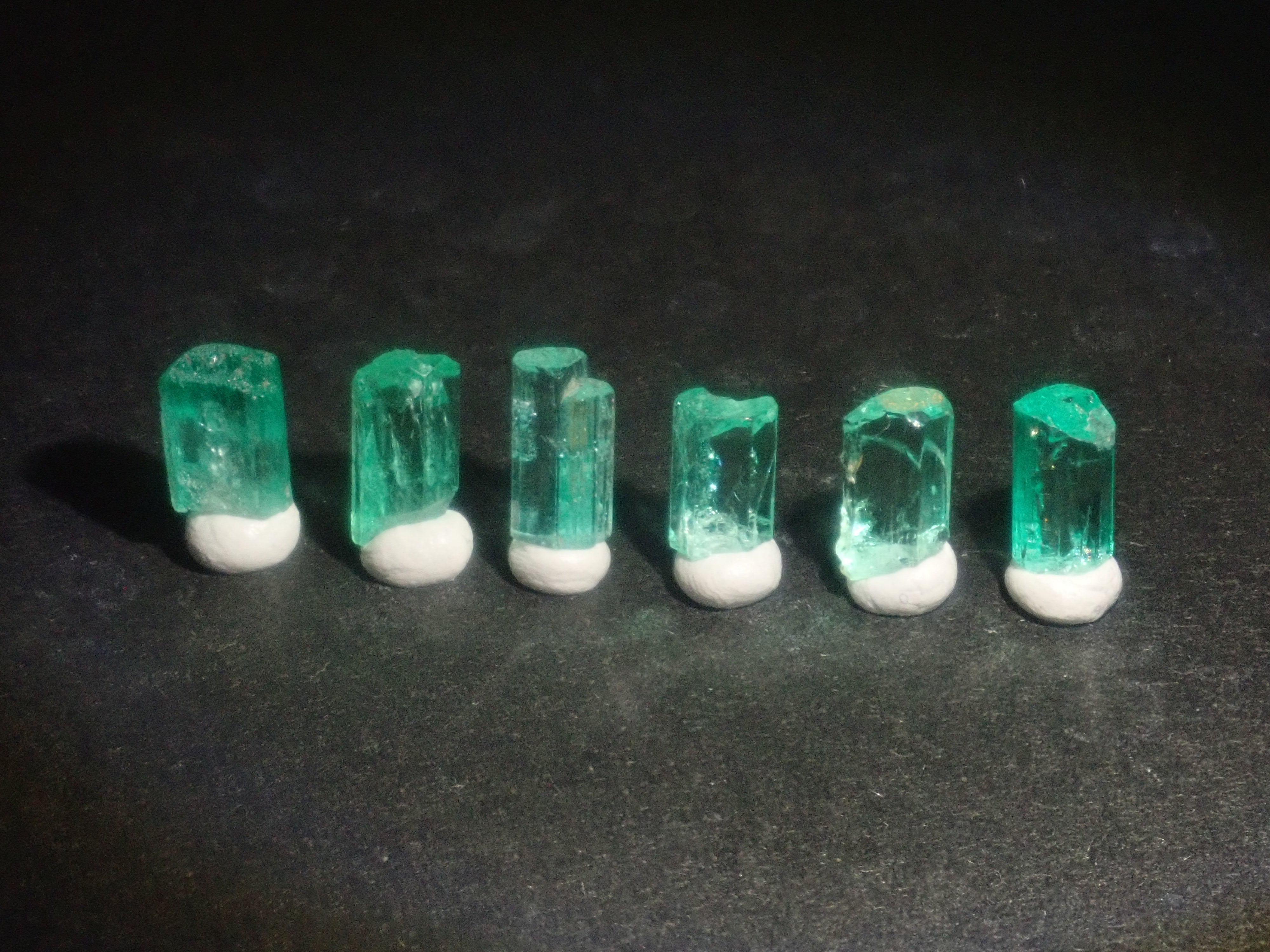 コロンビア産エメラルド原石（平均0.75ct）