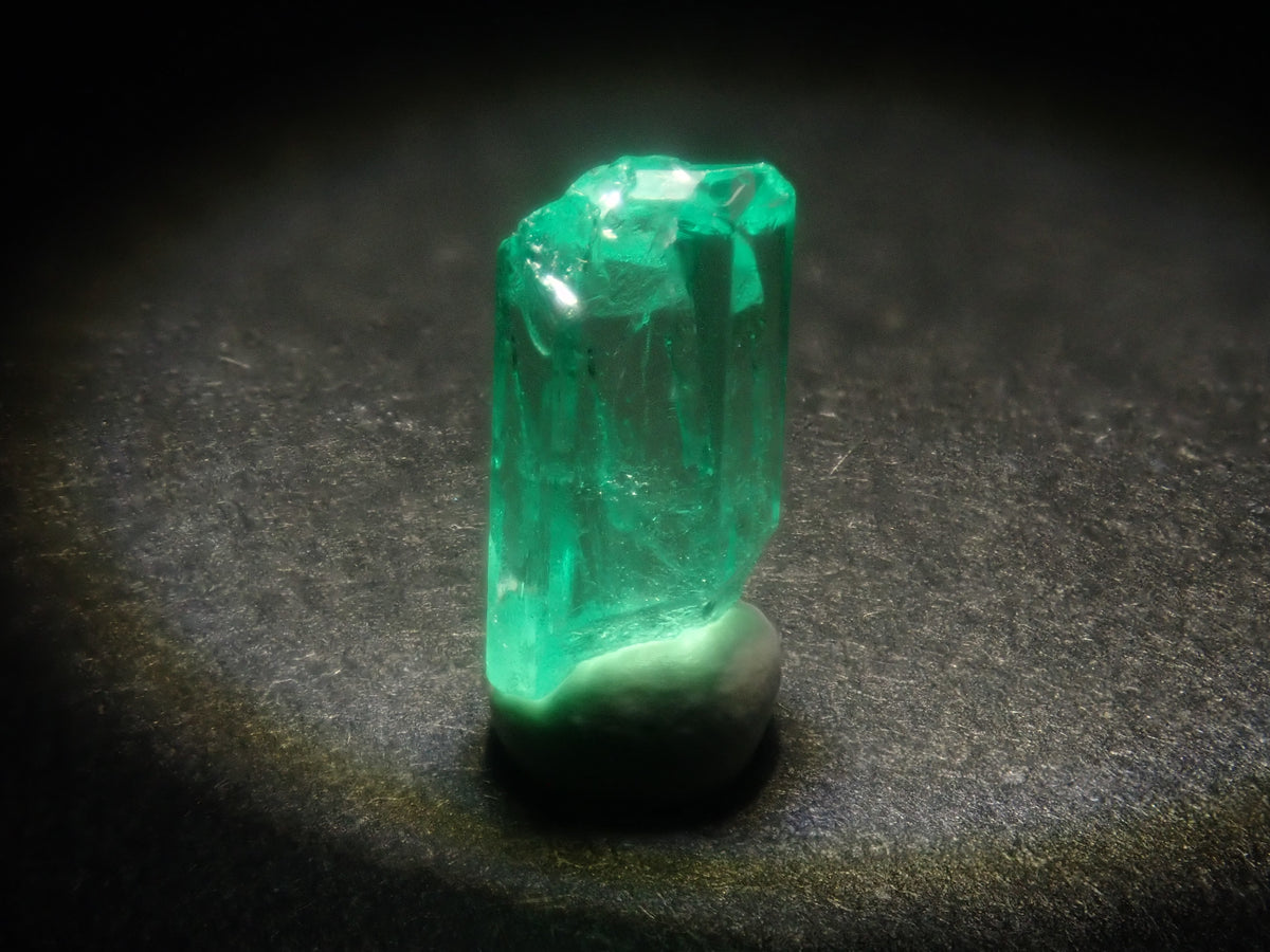 【9/23 22時販売】《限定6石》コロンビア産エメラルド原石（平均0.75ct）《複数購入割引有》