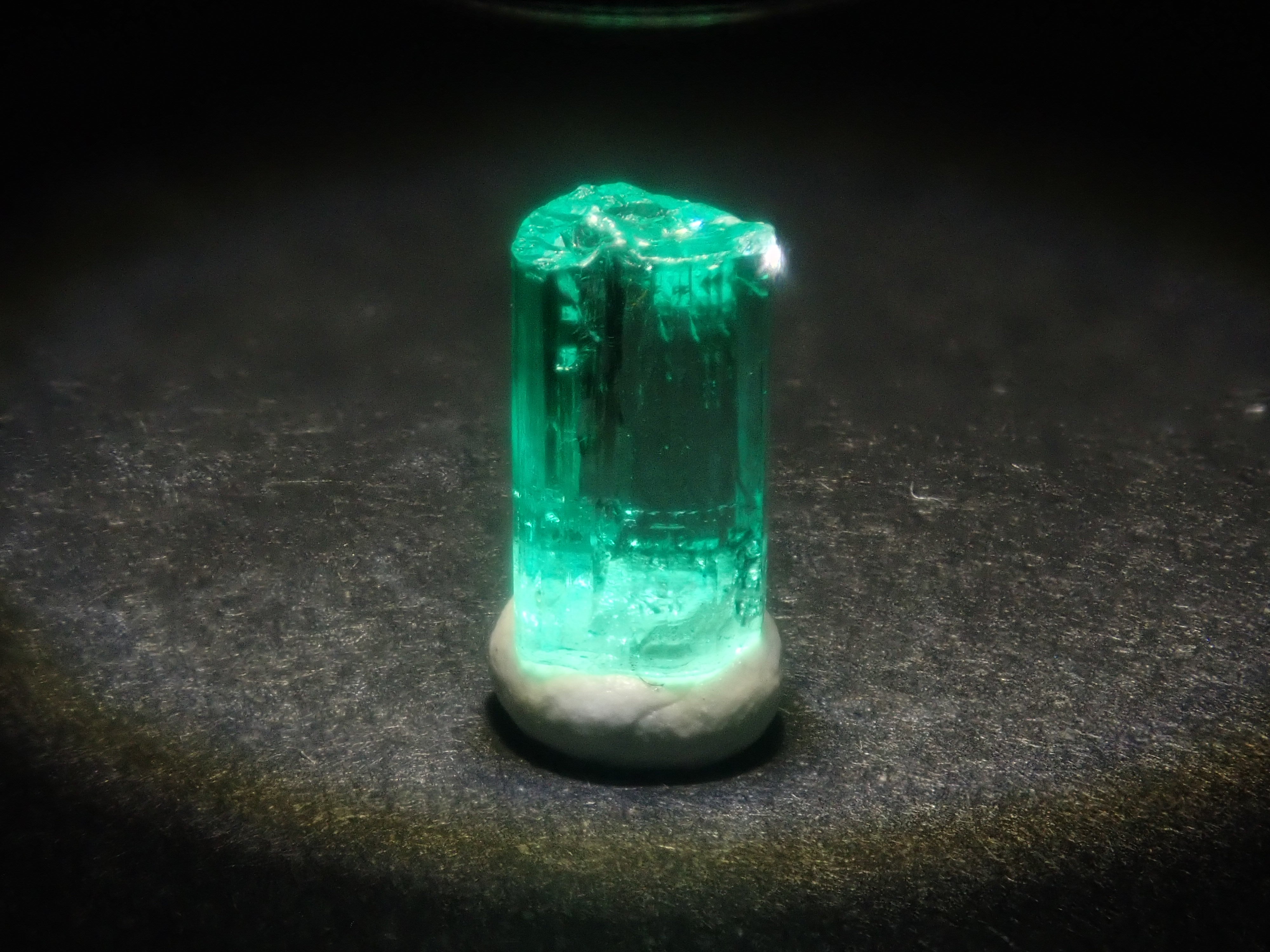コロンビア産エメラルド原石（平均0.75ct）