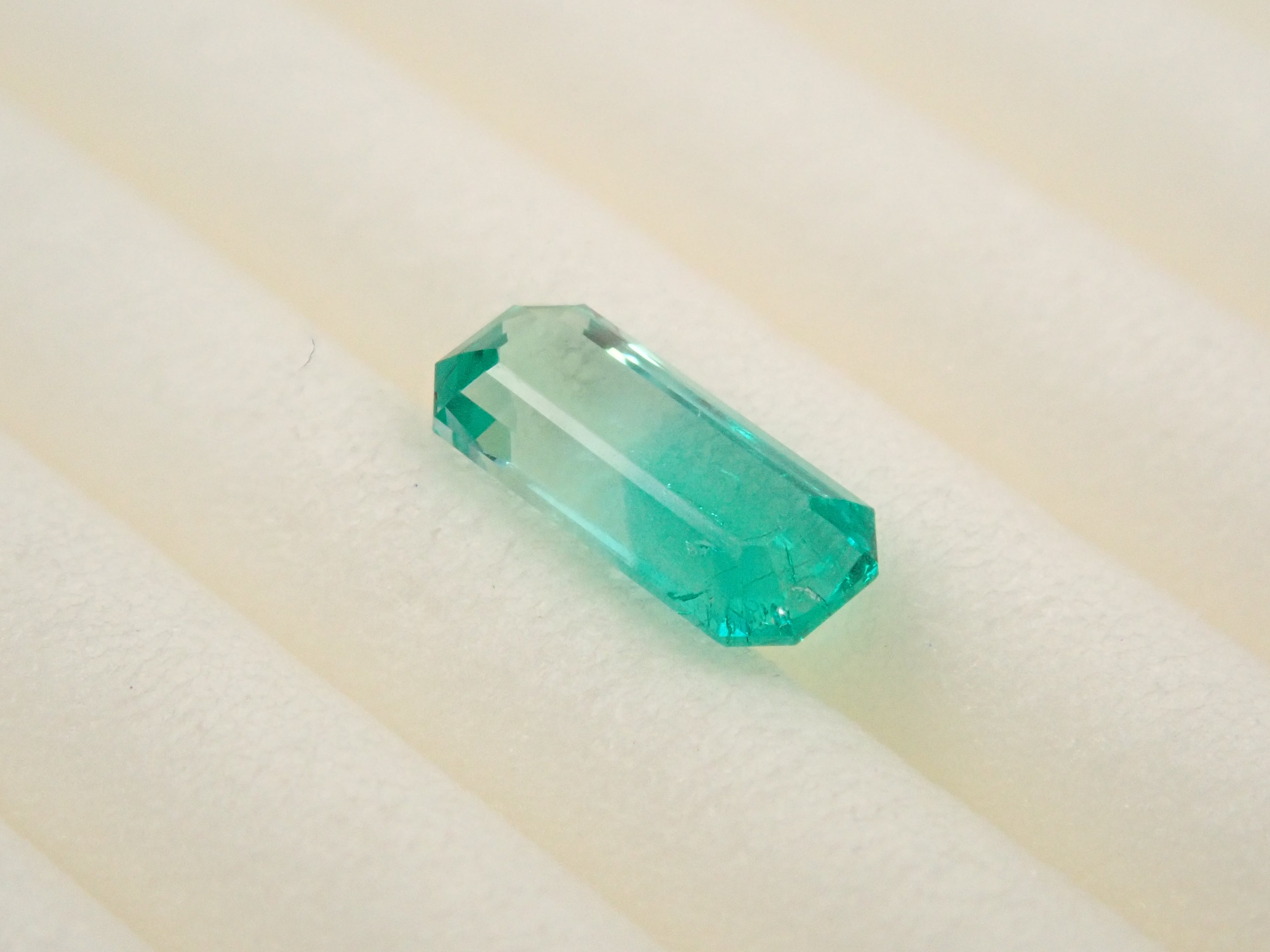 【12558208掲載】コロンビア産エメラルド 0.274ctルース