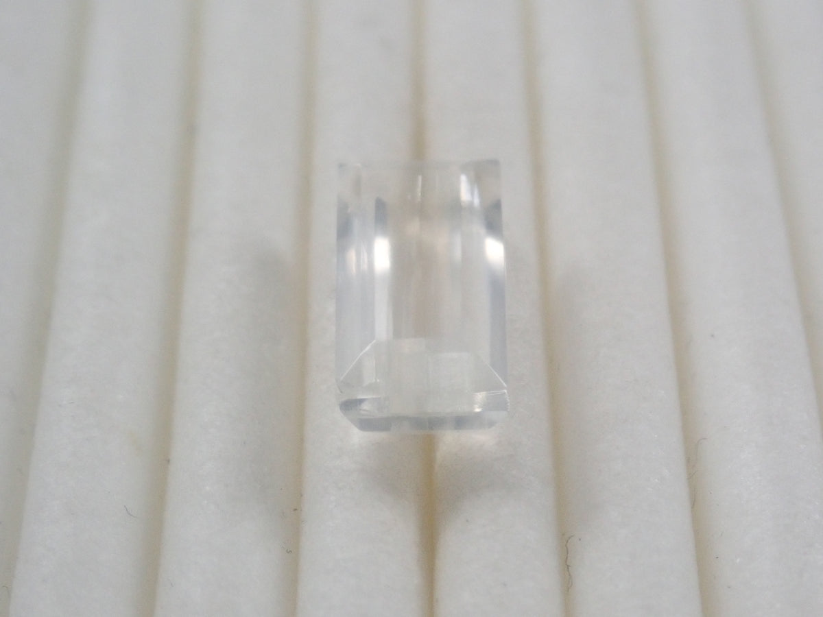 【10/5 22時販売】マラウイ産ムーンストーン（マラウイムーンストーン） 2.639ctルース