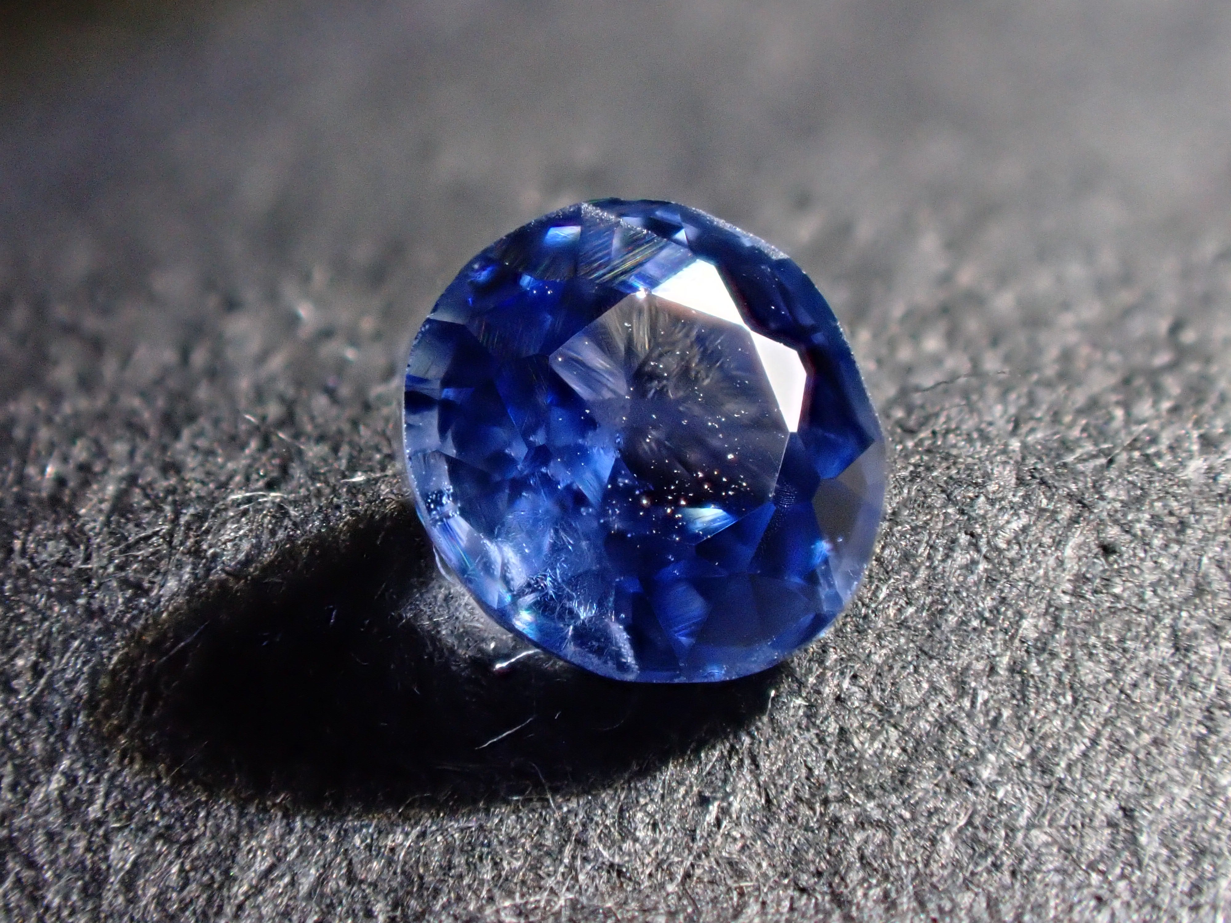 カシミール産非加熱サファイア 3.2mm/0.190ctルース GIA