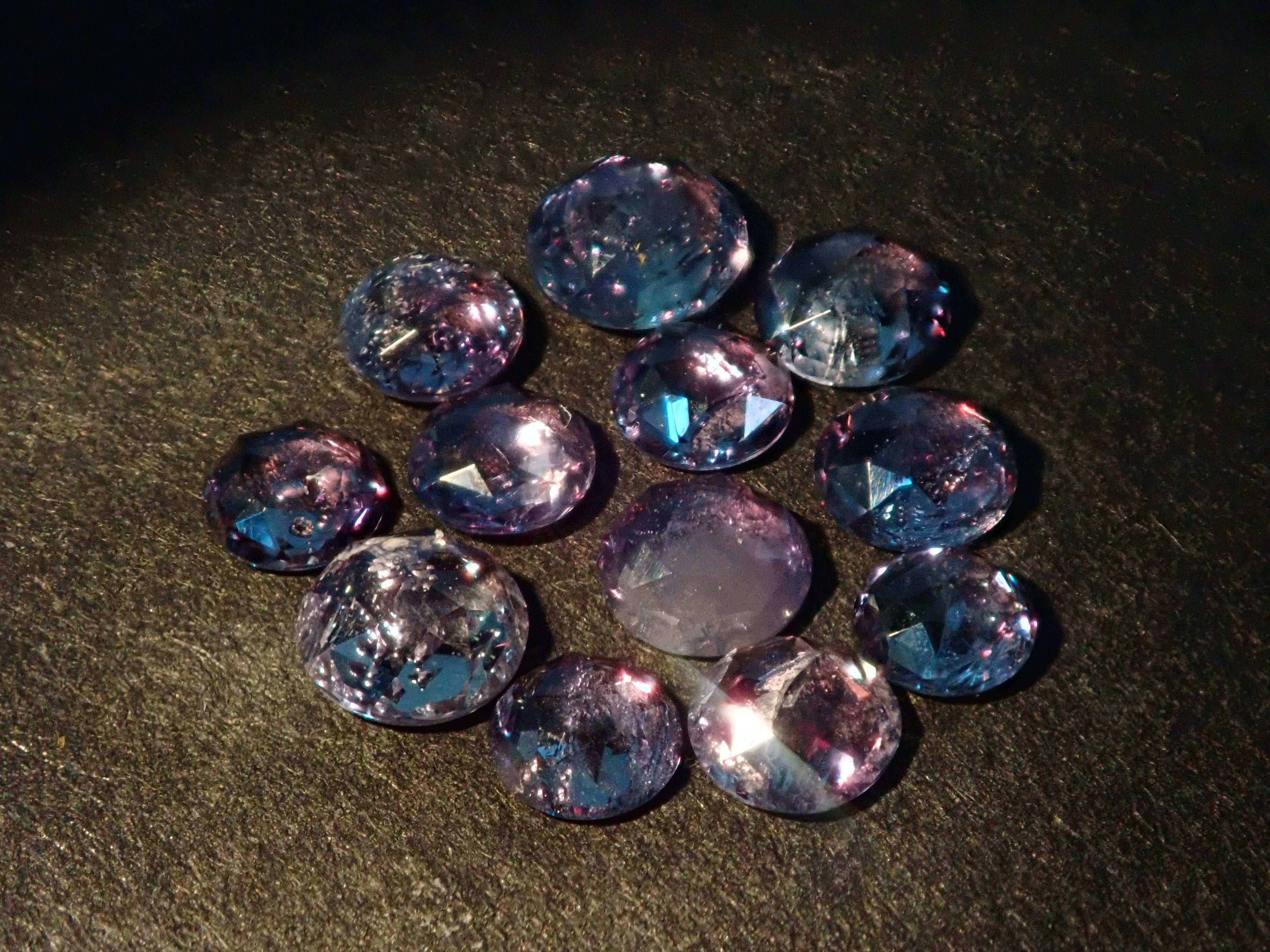 [With translation] Brazilian alexandrite (Hemachita mine, rose cut, max. 3.1mm) 1 stone loose